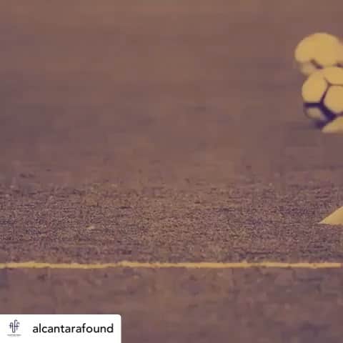 ティアゴ・アルカンタラのインスタグラム：「Un sueño hecho realidad! Nos vemos hoy a las 18h Alcantara Family Foundation @alcantarafound  #positiveyouthdevelopment」