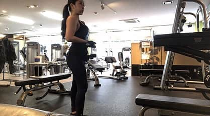 ゆりあさんのインスタグラム写真 - (ゆりあInstagram)「. . . . @fillmore_workout  おふぃ師匠の肩を復習しつつ 有酸素と腹筋もしますた💪✨ . . . 肥ってる言われ過ぎて ちょっとショボくれた時もあったけど 少し引き締める程度にして 目標に向かって楽しく笑って トレーニングしていきます☺❤ . . . 私の周りの人は トレーニーもいればそうじゃない人もいて でも、やめれば？なんて言う人は 誰一人としていなくて そういう面ではほんとに 有り難いです✨✨ . . . 自分で自分の可能性を潰すな。 いい言霊もらったな。 ありがとう、クロワッサン。 . . . #ブエノチキン #すっっっぱ #リピなし #ありとあらゆるとこが #成長期 #生まれ変わったらじゃなくて #今変える #今しかないの #肩トレ #shoulderday  #痩せたい人集まれ #一緒にやろう #綺麗は作れる #努力は必ず報われる . . . . 弱さを強さに。 私は強くないですw だから、強くなるんです☺🌸 . . . . #凛として時雨 #みたいな感じ . . .」7月4日 22時32分 - yuria_life