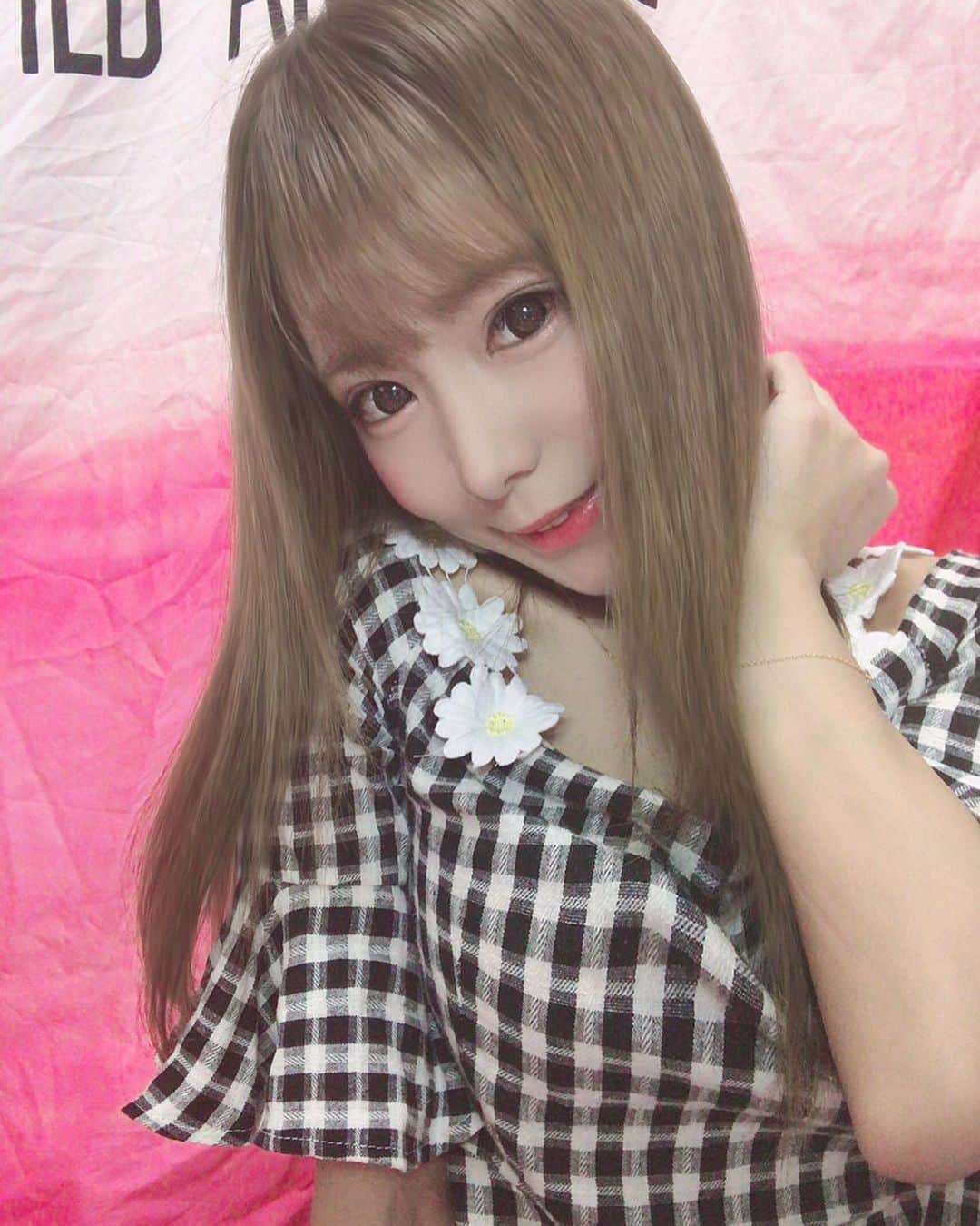 愛田杏奈さんのインスタグラム写真 - (愛田杏奈Instagram)「. 今日 @minecolla のトリートメントしたら めちゃ髪の毛調子良かったの\(//∇//)\ . . また詳しく今度紹介するね😚💋 . . 今日も1日お疲れ様でした♡ . .  #selfie #me #idol #japan #girl #自撮り #セルフィー #自撮り部 #自撮り女子 #iPhone #hairarrange #ストレートヘア #ナチュラルヘア #トリートメント #ヘアトリートメント #minecolla  #ハイトーンヘア #ベージュ #私服 #メイク #instagood #likeforlikes #followme」7月4日 22時43分 - anna_osada