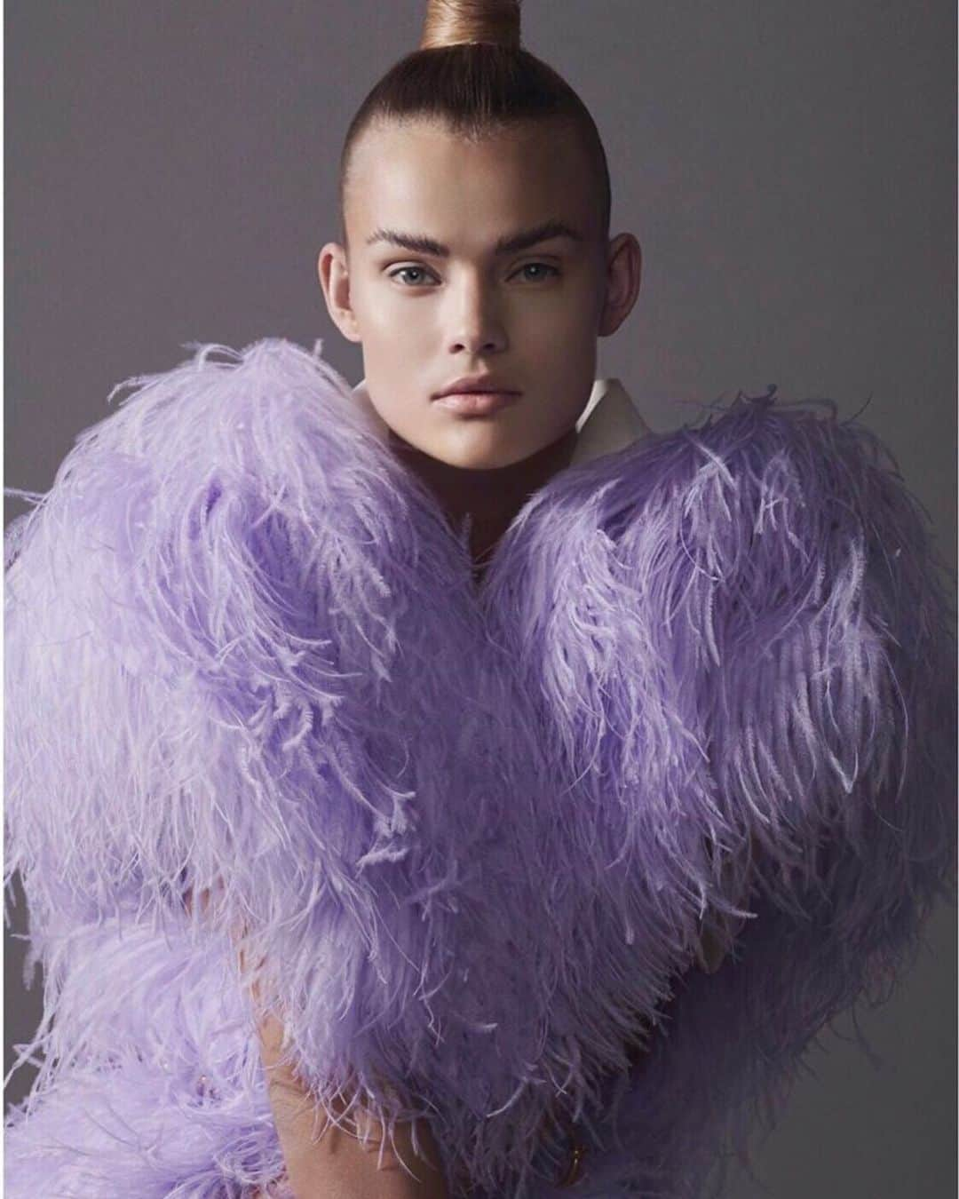 ケイト・グリゴリエヴァのインスタグラム：「💜💜💜 🦄 🦄🦄 For @fvmagazine  Styled by @guvajan  Shot by @ryanmichaelkelly  Mua @davidrazzano  Hair @hairbywadelee  @thelionsny」