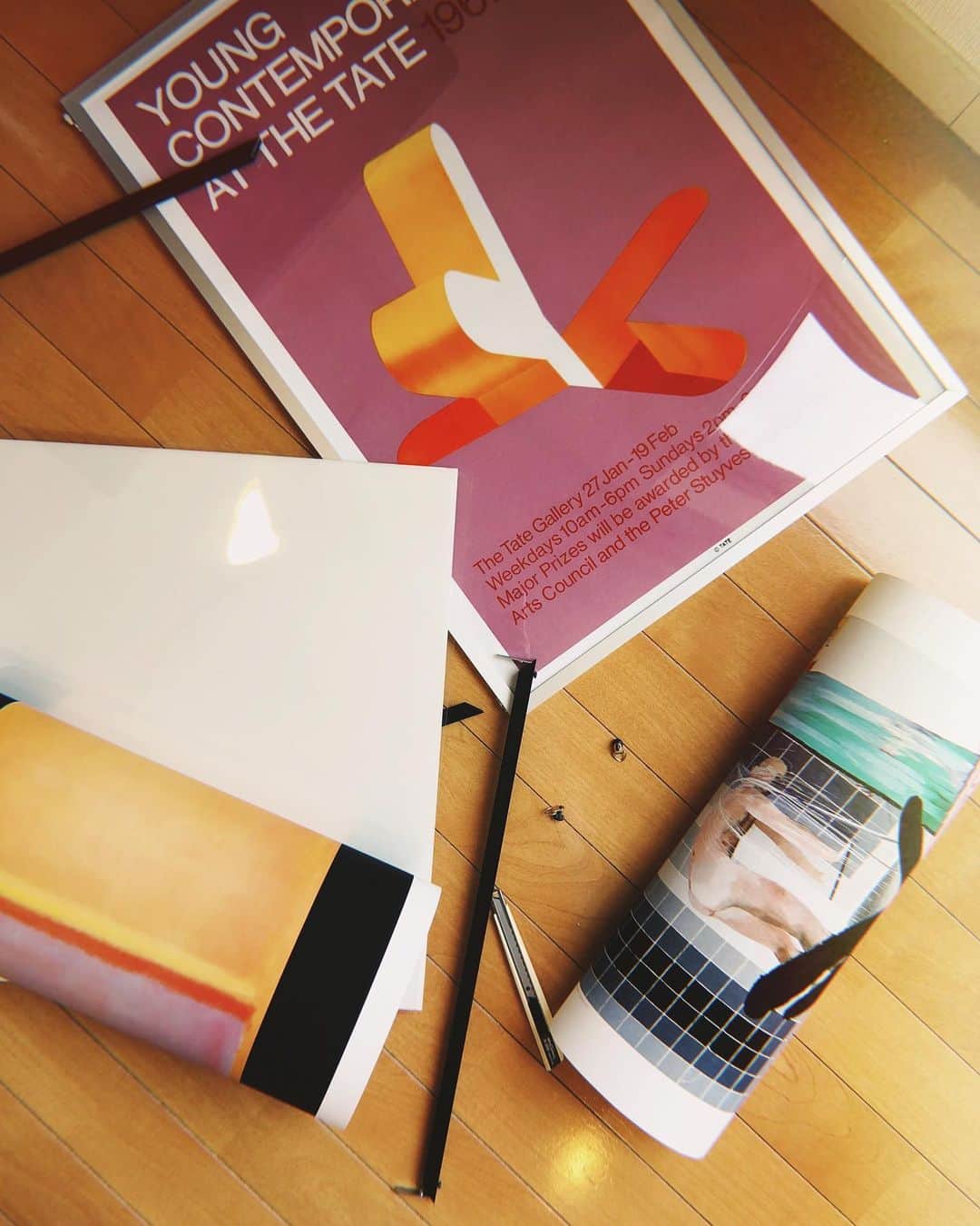 金光みり愛さんのインスタグラム写真 - (金光みり愛Instagram)「いつかの休日💭 注文してた額が届いたので、ロンドンのTATE現代美術館でゲットしたヴィンテージポスターを３つ飾った❤︎ #milliahsroom」7月4日 22時45分 - milliah_kanemitsu