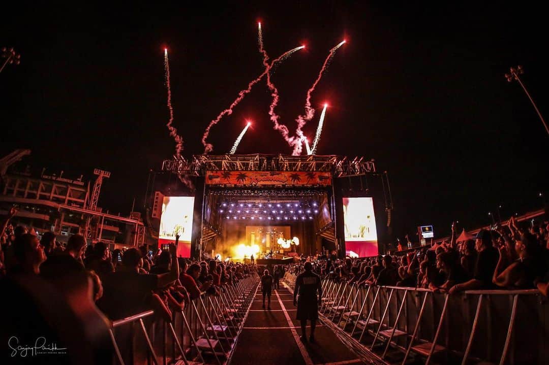 Shinedownさんのインスタグラム写真 - (ShinedownInstagram)「Hope y’all are having a great #4thofjuly holiday! Look forward to continuing the celebrations in Bethel, NY tomorrow and Syracuse on Sat💥」7月5日 8時52分 - shinedown