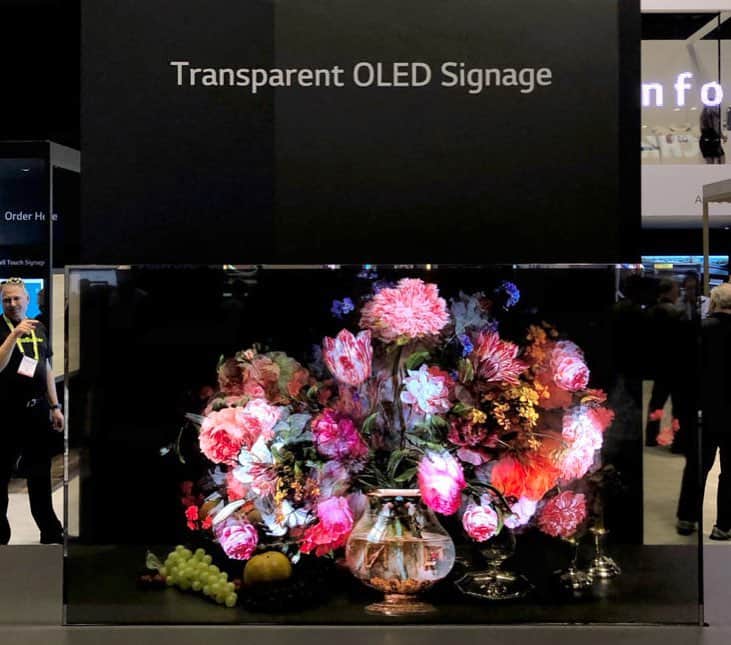 Design Milkさんのインスタグラム写真 - (Design MilkInstagram)「At @infocommshow 2019, crowds gathered to the @lgusa booth to inspect the layered applications of transparent OLEDs, some creating mesmerizing parallax-effects, others interacting with real world objects. \\\ more on the latest from @lgusa on designmilk.com \\\ photo by @typefiend」7月5日 9時07分 - designmilk