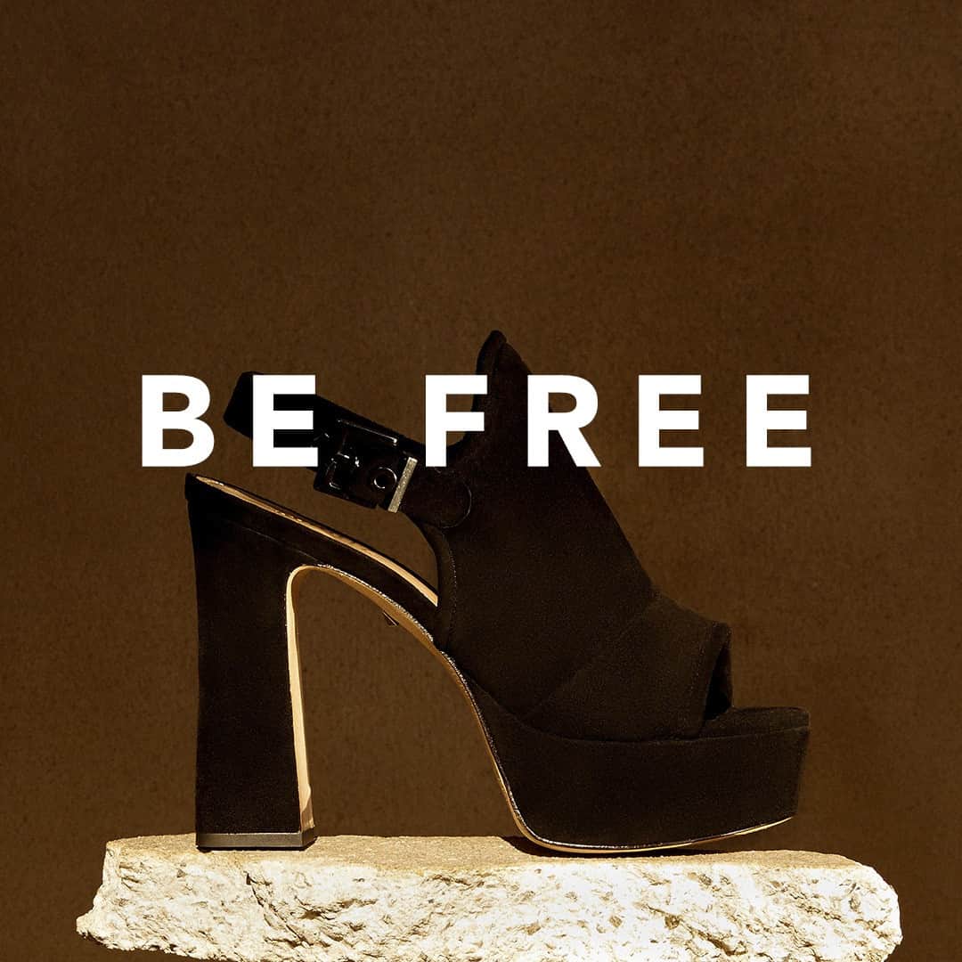 Schutzのインスタグラム：「BE FREE | GO WILD 🖤 #schutzresort #highheels」