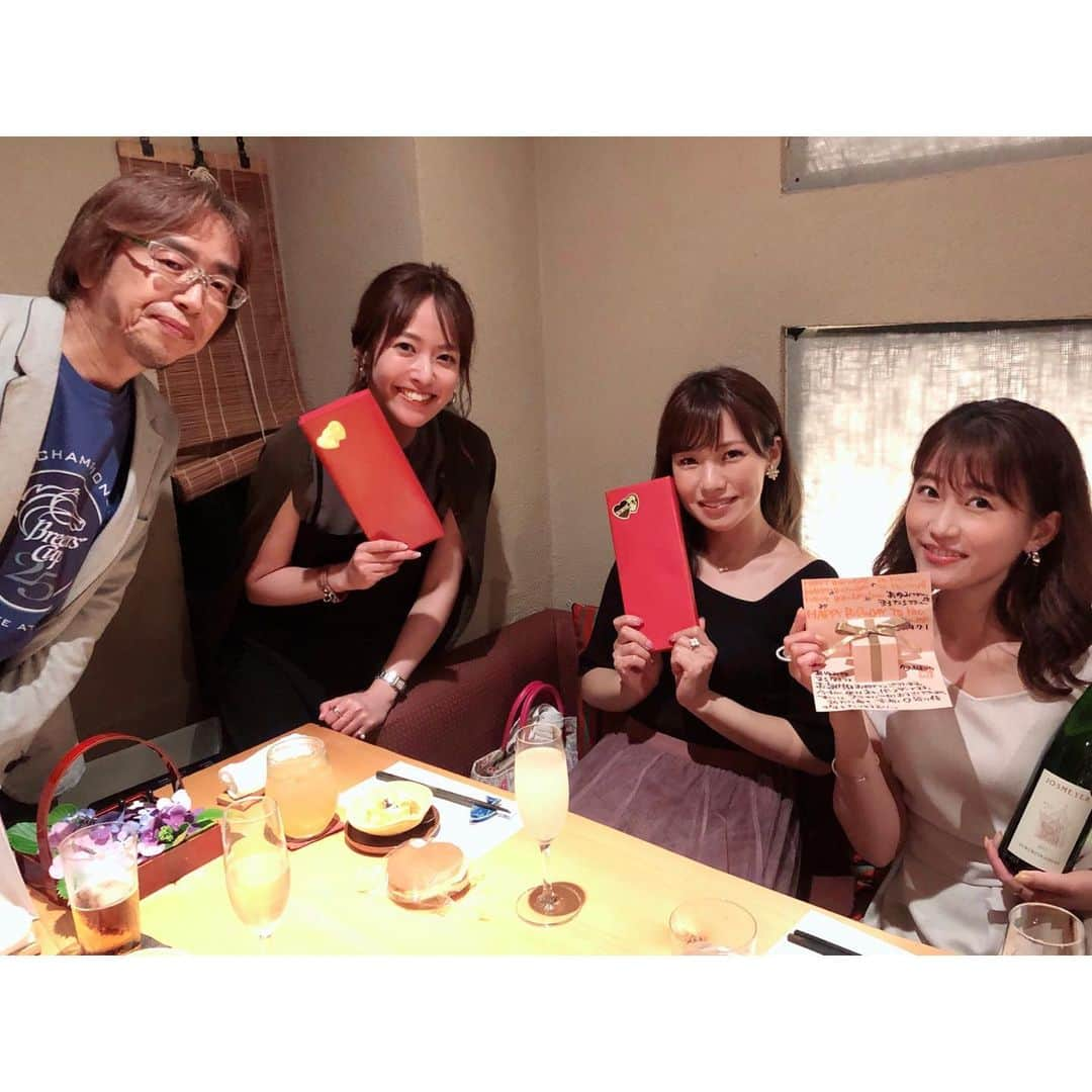 津田麻莉奈さんのインスタグラム写真 - (津田麻莉奈Instagram)「とある夜の楽しい会😋🍶 まさに旬の食材を使った美味しいお料理と、 酒蔵へ足を運んで選んでいるというこだわりの日本酒とのマリアージュ🍶✨ ⁑ わたくし「#日本酒唎酒師 」の資格を持っておりまして。お店の方のお酒に対するこだわりや、分かりやすくて面白いお話にも感動しました👏✨ ⁑ 魚も素晴らしかったですし、 最後の鮎と金目鯛の#土鍋ごはん も最高だった…🍚 2種類炊いてもらって食べ比べたらおにぎりにしてもらおうという計画だったのに、完食してしまっておにぎりにならなかった😂 ⁑ @osamu1021  @ayumi.t718  @nishijima_madoka  酒好きな皆さんと、楽しい夜でした。 ⁑ #美味しかった #ご馳走さまでした #さいとーさんから #誕生日プレゼント #アルザス #ゲヴュルツトラミネール  #大好きなんです #ありがとう #大満足 #旬の味いち #日本酒 #日本酒女子  #お酒好き女子  #ミシュラン #ミシュランガイド東京  #美味しいもの大好き  #japanesefood  #japanesesake  #sake  #まりなる #津田麻莉奈」7月5日 9時02分 - tsudamarinal