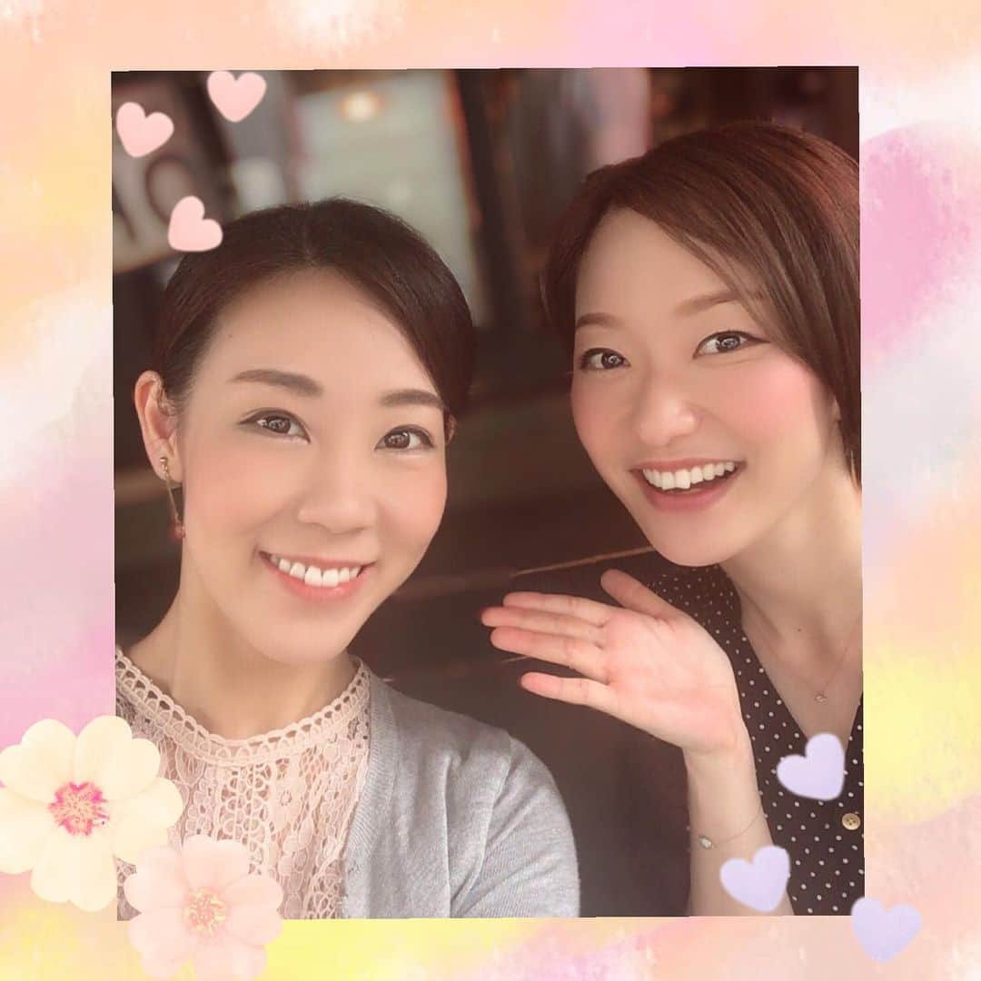 菜那くららさんのインスタグラム写真 - (菜那くららInstagram)「＊﻿ ﻿ べーちゃんとライブの打ち合わせ🎶✨﻿ ﻿ 久しぶりにべーちゃんと会えて﻿ 嬉しかったです😊❤️﻿ ﻿ 演奏して下さる誠さんにも﻿ 色々アドバイスを頂きながら﻿ ライブの方向性を話し合いました‼️﻿ ﻿ 2人で歌いたい曲をピックアップしながら﻿ 「花組と言えば〜🌸﻿ あの曲は絶対歌いたいよね‼️」﻿ 「ディズニーはこの曲✨一緒に歌いたい‼️」﻿ ﻿ など話し合い、今からどんなライブになるか﻿ 私自身、楽しみです😊💗﻿ ﻿ そして‼️﻿ 皆さまからのリクエストを大募集します✨﻿ ﻿ 《曲目のリクエスト》﻿ 《こんな事をやって欲しい》﻿ 《一緒にこんな事をしたい》﻿ 《べーちゃんと私でこの曲を歌って欲しい》﻿ ﻿ などなど、なんでも構いません☺️✨﻿ 皆さまから頂いたリクエストを元に﻿ ライブ内容を深めて行けたらと思います❤️﻿ ﻿ コメント欄やDMへお願いします🌸﻿ ﻿ ＊＊＊＊＊＊＊＊＊＊＊＊＊＊＊＊＊＊＊﻿ 菜那くらら・桜咲彩花 Harmony Live 2019﻿ 演奏　宮崎　誠（エレクトーン）﻿ 2019年10月6日 （日） BLUE MOOD﻿ 昼公演　受付・開場　12時00分／開演　13時00分﻿ 夜公演　受付・開場　17時30分／開演　18時30分﻿ ﻿ 会場：ブルームード﻿ 東京都中央区築地5-6-10 浜離宮パークサイドプレイス1F﻿ https://blue-mood.jp/access﻿ ﻿ チケットの発売は後日発表致します！﻿ ﻿ ACT Plus﻿ お問い合わせ：ticket-a@act-plus.net﻿ ﻿ #菜那くらら #桜咲彩花 #花組 #宝塚 #宝塚OG﻿ #ライブ #宮崎誠 さん」7月5日 9時06分 - nana_kurara