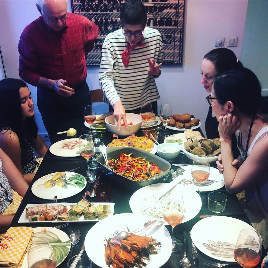 ミシェル・ブランチのインスタグラム：「The most incredible 4th of July picnic. Thank you @doriegreenspan (and Michael!) for hosting and bringing such a wonderful group of people together ❤️ 🥖 ✨ @apollonia_poilane @joannebchang」