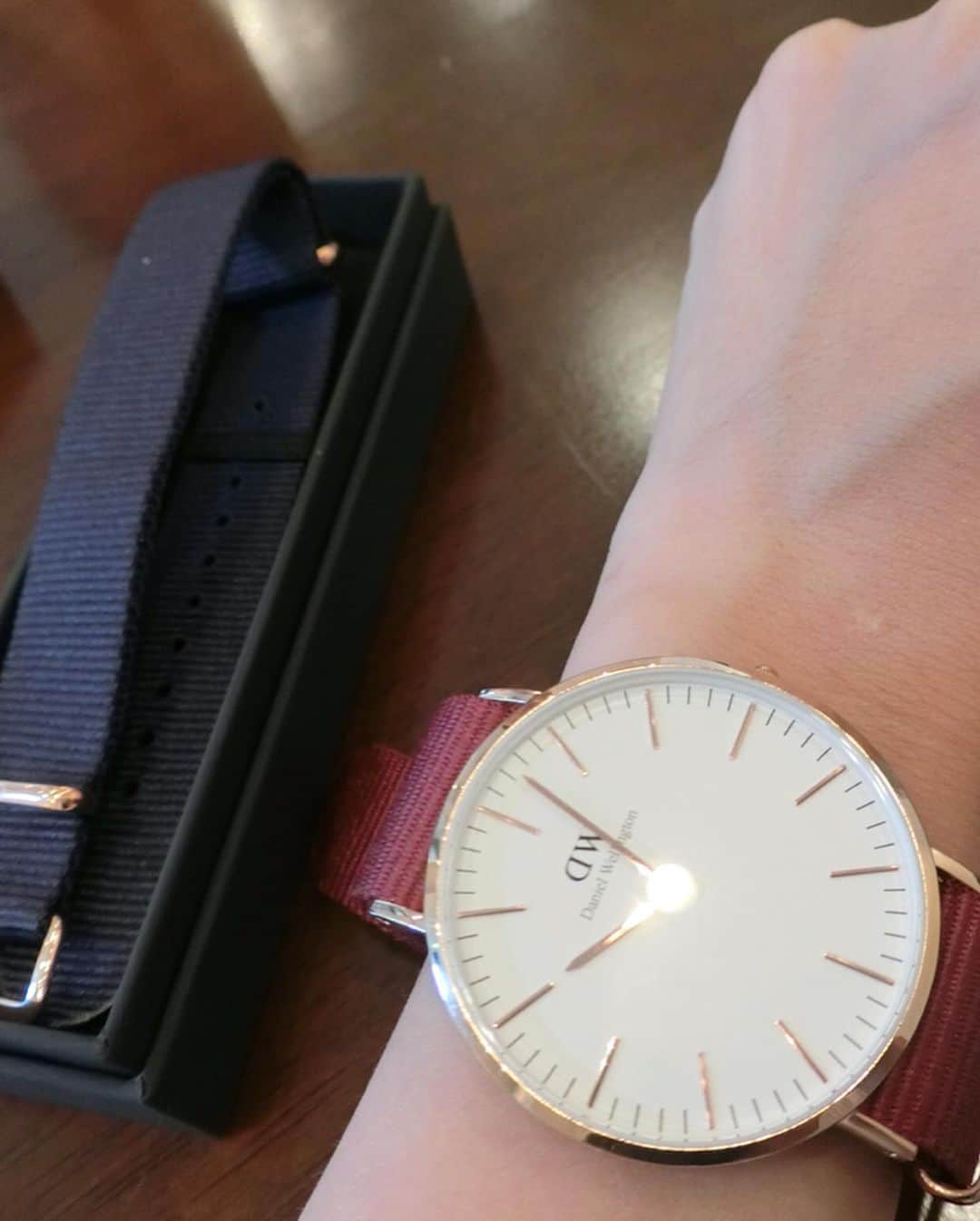 mahoさんのインスタグラム写真 - (mahoInstagram)「⇨ ғᴀsʜɪᴏɴ…🧸̤ ⇨ 。 。 昨日アップした全身#コーデ 🧸̤ ❤️ シンプルが好き❋ 。 。 #時計 は @danielwellington  の#腕時計 だよ！ 。 。 CLASSIC ROSELYNの40㎜で…ストラップも 変えれてその時のTPOにお洒落できちゃの❋ᴴᴬᴾᴾᵞ☻❋ 。 。 。 。 。 いま．#ダニエルウェリントン では！ ‪7月15日まで、DW夏期間限定キャンペーンが実施中🌸 。 ＜腕時計とストラップの購入で20％OFF＞ ＜対象腕時計の購入でストラップ無料＞ ＜ 期間限定復活DapperとClassyシリーズ30%OFF〉 ＜15%OFFクーポンコード併用可＞ 。 クーポンコード👉 15％OFFクーポンコード：81maho（‪8/31‬まで有効、公式サイト使用のみ） 。 。 https://www.danielwellington.com/jp 。 この機会にクーポンコード使ってね🧸̤ ❤ 。 。 。 。 、 。 。 。 、 。 。 。 。 #ダニエルウェリントン #dwサマーオファー #danielwellington#時計#手元倶楽部  #ootd#プチプラコーデ #ファッション#リノベーション#outfit#ケーキ #トレーニング#gym#ベストボディジャパン#workout#格闘技#パーソナルトレーニング  #美容#ヘアスタイル#カフェ巡り#食べ歩き#スターバックス#痩身#肉 #東京#osaka#神戸#表参道」7月5日 9時19分 - i.0ff1cia1._.m.ah.0