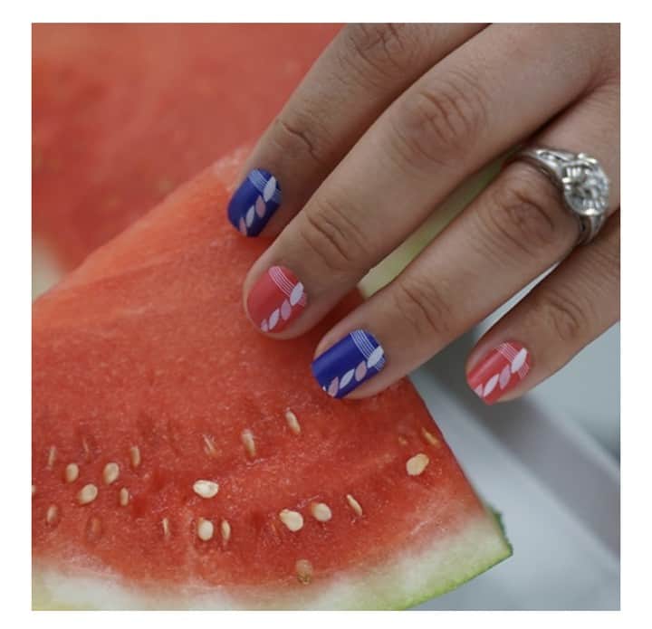 Jamberryのインスタグラム：「🇺🇸 Oh My Honor 🇺🇸 From our very own Patriotic Collection! . . I hope you are all having a safe and memorable Fourth of July! 🇺🇸 . . #jamberry2019 #jamberryaddict #ohmyhonor #leadership #nailfie #nailwraps #nailfies #manicurelove #beneyou #patriotic #fourthofjuly #success #selfcare #hustle」