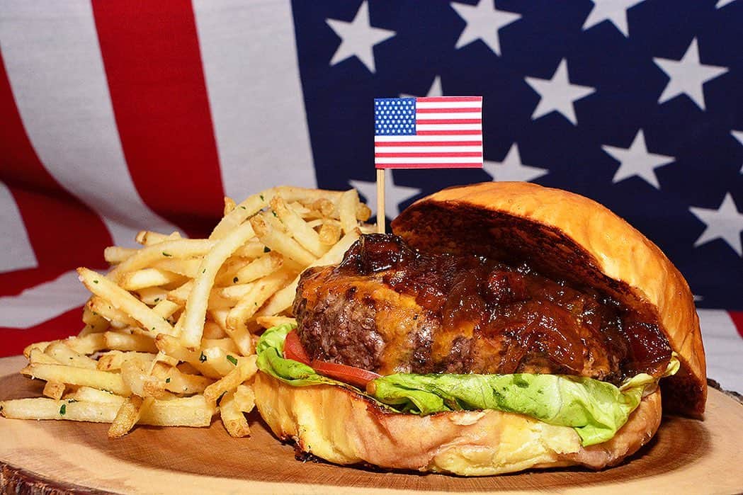 ゴードン・ラムゼイさんのインスタグラム写真 - (ゴードン・ラムゼイInstagram)「Have a great birthday #America ! Great day for burgers like this from @gordonramsaysteakbaltimore. Have a great fourth everyone Gx」7月5日 0時33分 - gordongram