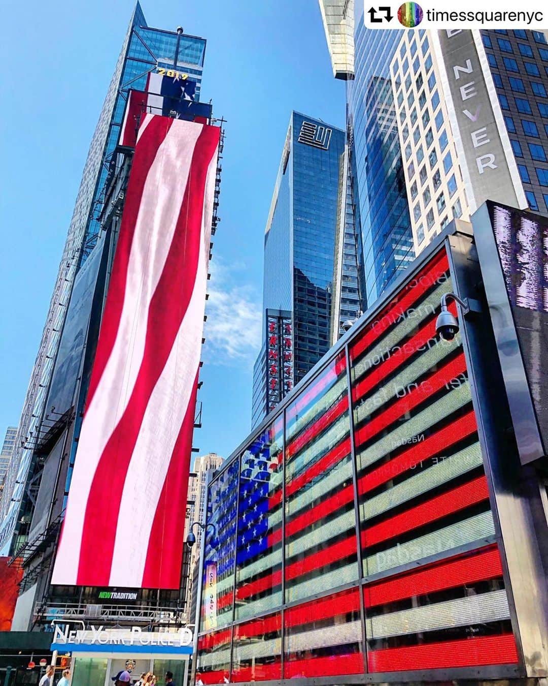 Good Morning Americaさんのインスタグラム写真 - (Good Morning AmericaInstagram)「HAPPY BIRTHDAY AMERICA!  #repost @timessquarenyc ・・・ Wishing all a great #July4th⁠ ⁠from the Crossroads of the World! Here's to a day filled with friends, family & fireworks 🎇 . 📷: @mchlanglo793」7月5日 0時35分 - goodmorningamerica