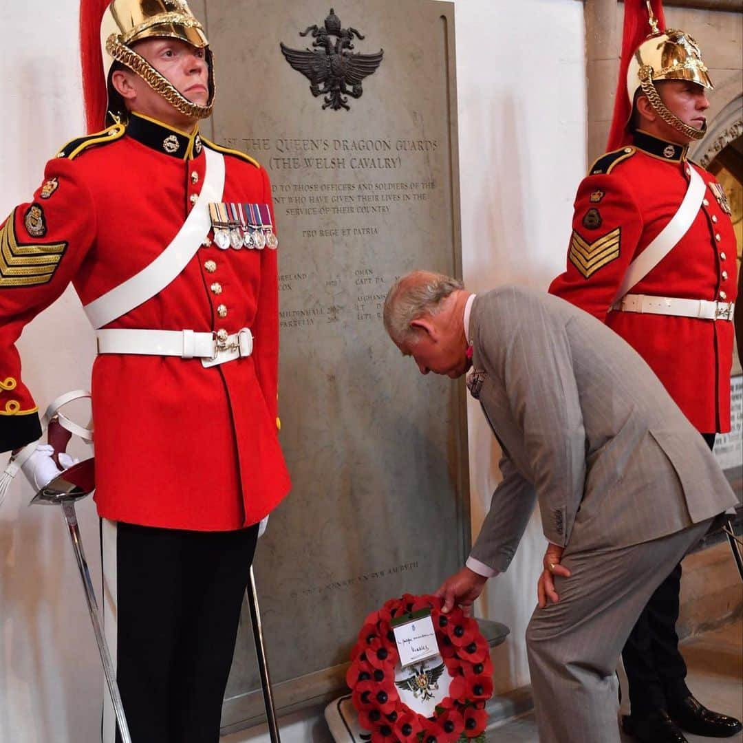 ロイヤル・ファミリーさんのインスタグラム写真 - (ロイヤル・ファミリーInstagram)「This week, The Prince of Wales and The Duchess of Cornwall are carrying out engagements on their annual week in Wales.  On Monday, The Prince attended a regimental memorial service and the laying up of the old Standard with 1st The Queen's Dragoon Guards to mark the Regiment's sixtieth anniversary.  The following day, His Royal Highness visited South Wales Police HQ to celebrate their 50th anniversary and dedicate the memorial garden, which features walls inscribed with the names of all colleagues who have died in service.  The Prince also visited the Royal Glamorgan Hospital and The Duchess visited the Dolau Bran Lunch Club in celebration of the club's 40th anniversary. In the evening, Their Royal Highnesses hosted an evening of music and drama at their Welsh home, Llwynywermod.  Yesterday, Their Royal Highnesses attended celebrations in Victoria Park for the 50th anniversary of Swansea's City status, which was granted in 1969 following The Prince's Investiture.  The Prince visited The Morriston Tabernacle Chapel to meet members of the congregation and also visited the National Botanic Garden of Wales to learn more about The National Seed Bank of Wales  The Duchess, meanwhile, visited The Lyric theatre and Carmarthen Market, which was recently named Best Market in Wales by Slow Food Cymru. Follow @clarencehouse for more this week.」7月5日 0時37分 - theroyalfamily