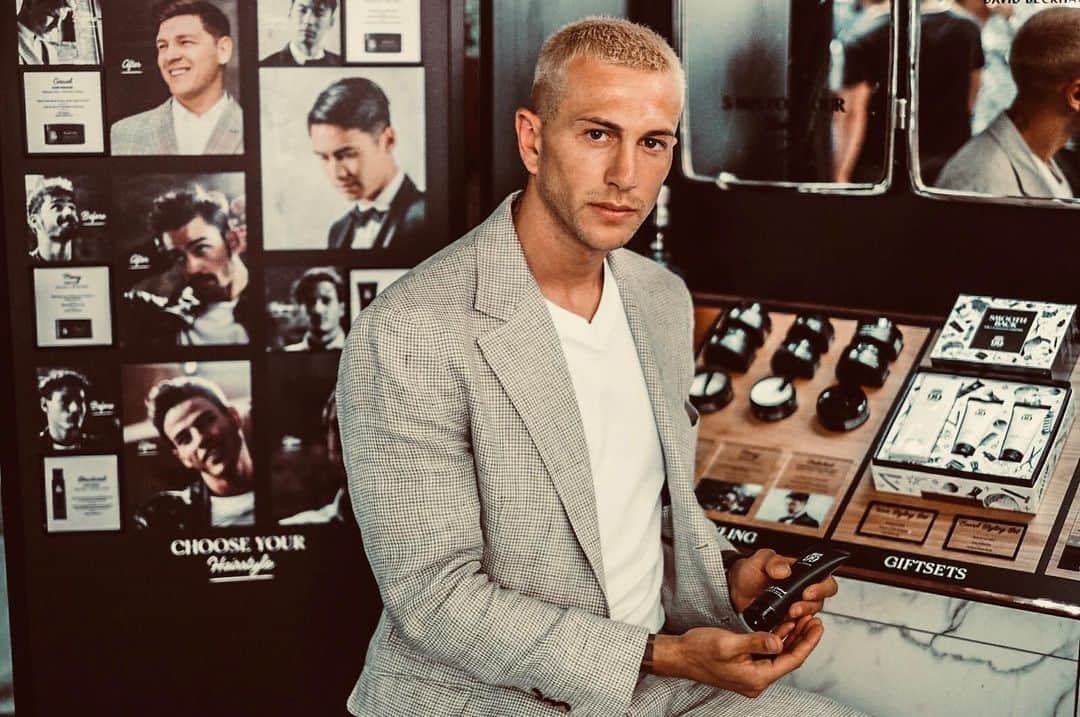 フェデリコ・ベルナルデスキのインスタグラム：「Feeling sharp with @house99 grooming. 💥 @davidbeckham #house99 #findyournextlook #adv #throwback」