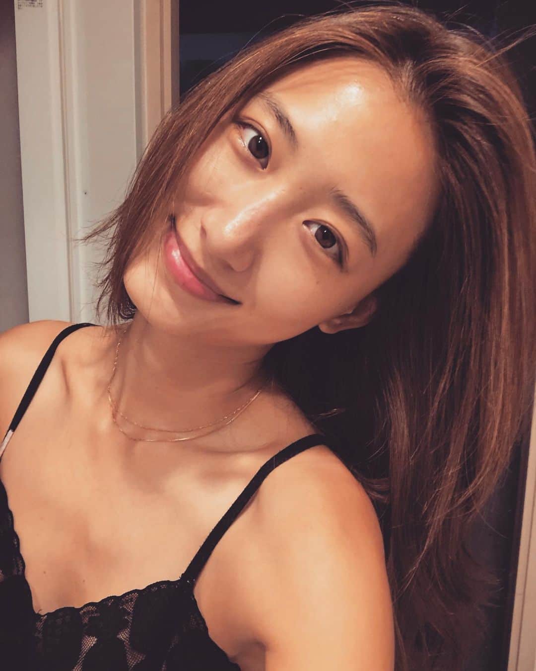 白雪のインスタグラム：「Good morning and Good night world😴☕️♥️🌏 #gm #gn」