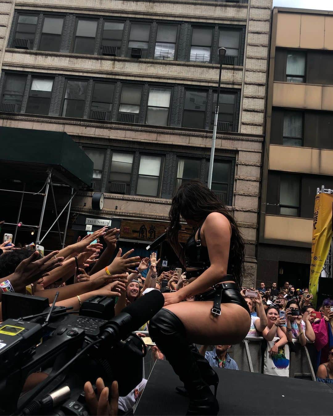 ローレン・ハウレギさんのインスタグラム写真 - (ローレン・ハウレギInstagram)「Thank you so much to @nycpride for having me as a performer last weekend!! My insta has been freaking out so I apologize for the late post but I just want to express how GRATEFUL! I am for this experience and for my incredible fans that showed up to support and my incredible team for being so professional and badass, and my friends and family for being there with me. This performance marked the beginning of a new era with a new team and a brand new energy and I just wanna take the time to thank them!  @iamaishafrancis for being a QUEEN and not only choreographing but also making sure each and every detail was thought of/handled. Like a BOSS. @brynnsamms for her assistance with that, @scotlouie with the incredible outfit! My amazing band of bad bitches @octodaddio on the keys, @elenacdrums on the drums, and @theangieswan on guitar. @manvmaschine my production manager, @auraloptical on playback, @_nfg on sound, @koreyfitz hair, @kaleteter with the beautiful rainbow eyeshadow look, my beautiful dancers for getting their LIFE w me! @officiallydes @cousley.dance ! And last but not least @melodicstar and @eawbrey my new management who handled all obstacles/stresses/blessings with so much grace and positivity! I know we’re going to do incredible things together and I’m so grateful for you all! It was technically my first #PRIDE and I was surrounded by my friends and family and the love I felt and received as I walked through those streets reminded me that LOVE truly is the frequency we’re meant to exist in, whatever that means for each of us. I hope you all enjoyed the performance too!(: what’d you think of ‘Burning’? It was my first time performing it and I was kinda nervous af lol but the song is amazing and @cleareyesmusic_ produced it and I wrote it and it’s about my love for girls🙈 LEMME KNOW WHAT YOU THINK!」7月5日 0時47分 - laurenjauregui
