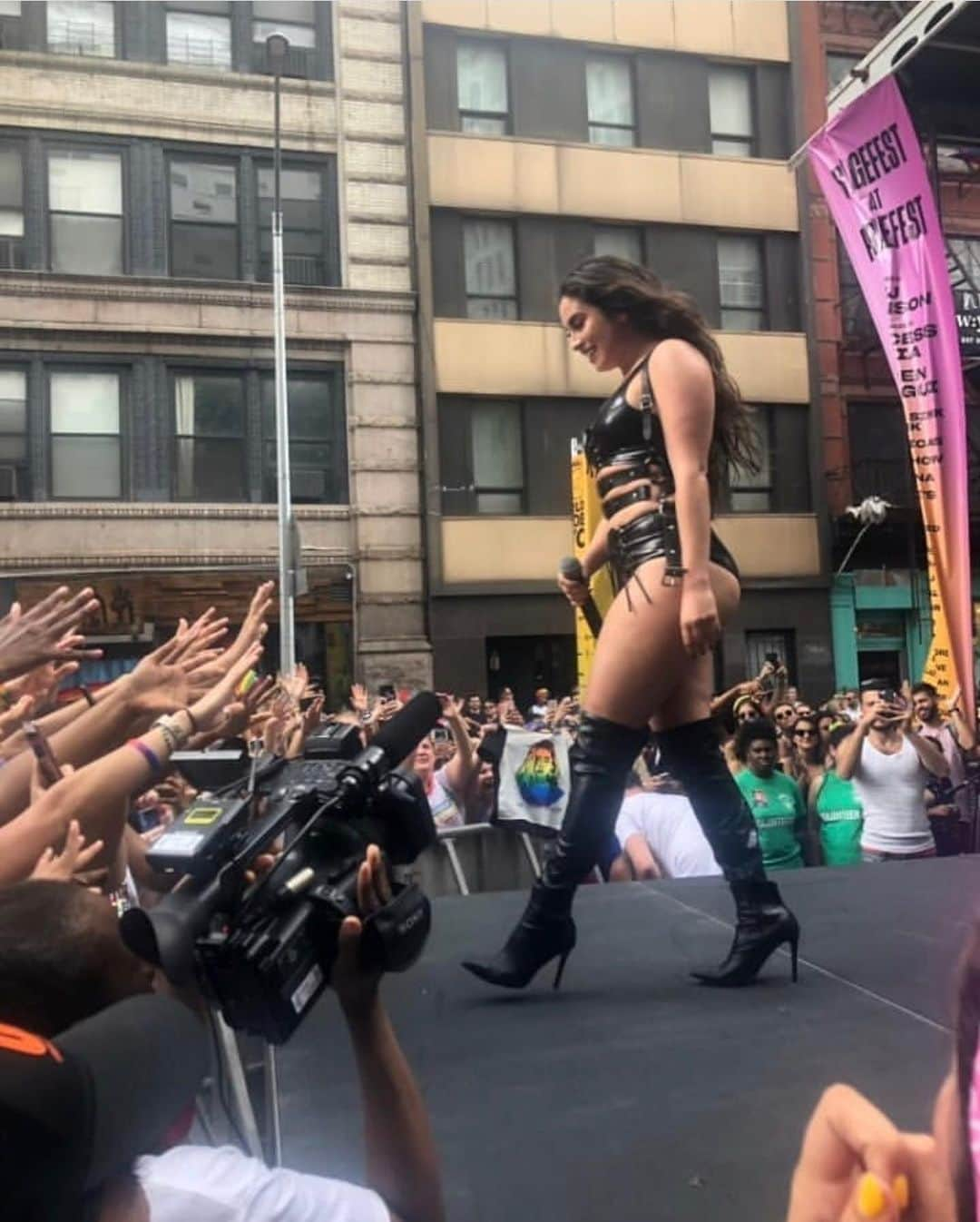 ローレン・ハウレギさんのインスタグラム写真 - (ローレン・ハウレギInstagram)「Thank you so much to @nycpride for having me as a performer last weekend!! My insta has been freaking out so I apologize for the late post but I just want to express how GRATEFUL! I am for this experience and for my incredible fans that showed up to support and my incredible team for being so professional and badass, and my friends and family for being there with me. This performance marked the beginning of a new era with a new team and a brand new energy and I just wanna take the time to thank them!  @iamaishafrancis for being a QUEEN and not only choreographing but also making sure each and every detail was thought of/handled. Like a BOSS. @brynnsamms for her assistance with that, @scotlouie with the incredible outfit! My amazing band of bad bitches @octodaddio on the keys, @elenacdrums on the drums, and @theangieswan on guitar. @manvmaschine my production manager, @auraloptical on playback, @_nfg on sound, @koreyfitz hair, @kaleteter with the beautiful rainbow eyeshadow look, my beautiful dancers for getting their LIFE w me! @officiallydes @cousley.dance ! And last but not least @melodicstar and @eawbrey my new management who handled all obstacles/stresses/blessings with so much grace and positivity! I know we’re going to do incredible things together and I’m so grateful for you all! It was technically my first #PRIDE and I was surrounded by my friends and family and the love I felt and received as I walked through those streets reminded me that LOVE truly is the frequency we’re meant to exist in, whatever that means for each of us. I hope you all enjoyed the performance too!(: what’d you think of ‘Burning’? It was my first time performing it and I was kinda nervous af lol but the song is amazing and @cleareyesmusic_ produced it and I wrote it and it’s about my love for girls🙈 LEMME KNOW WHAT YOU THINK!」7月5日 0時47分 - laurenjauregui