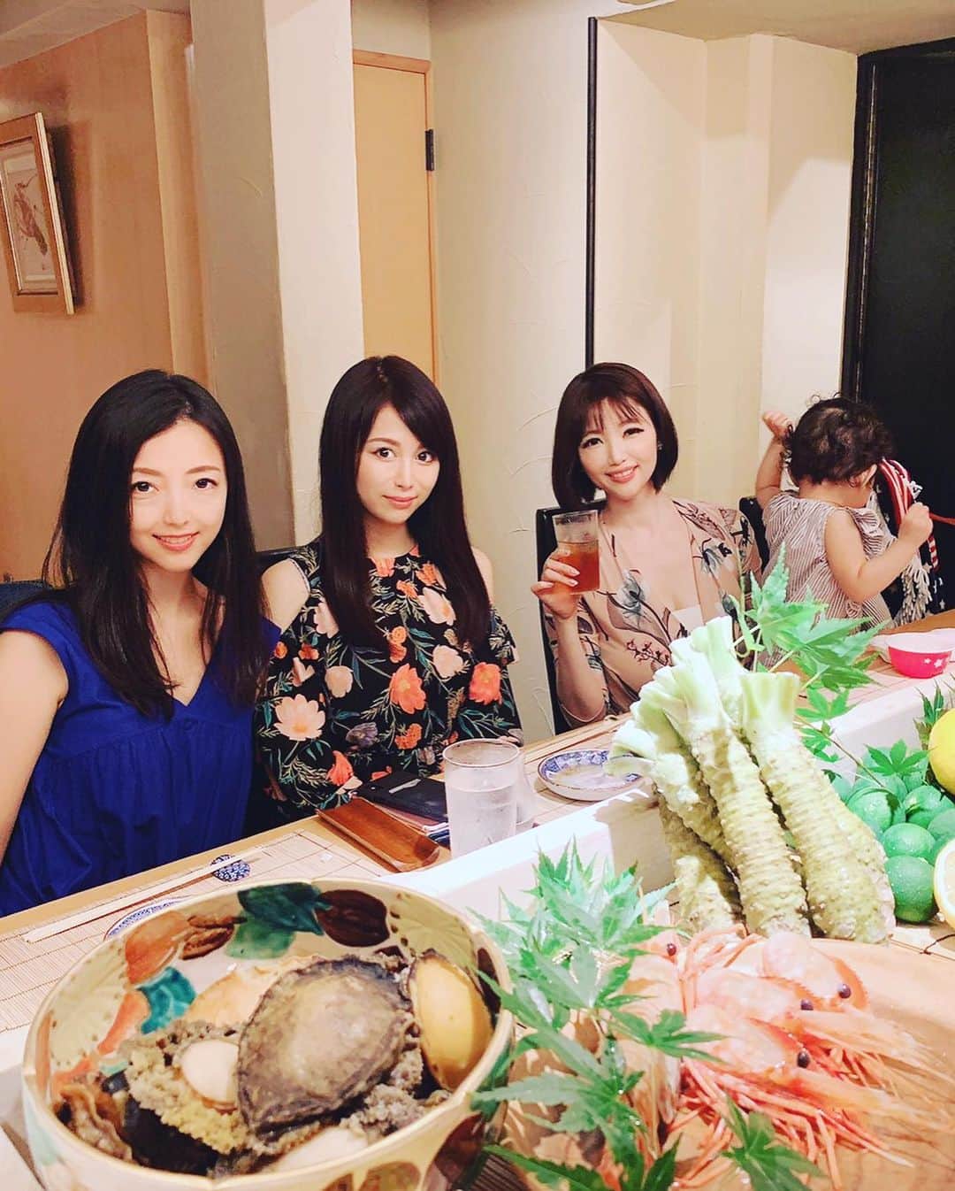 森下悠里さんのインスタグラム写真 - (森下悠里Instagram)「心から尊敬する美人経営者のふたり💓 最高に素敵な2人と出会えて幸せです✨ - 娘にも終始優しく 女神様でした💓 - #tonight #dinner #sushi #restaurant #pic」7月5日 0時47分 - yuurimorishita