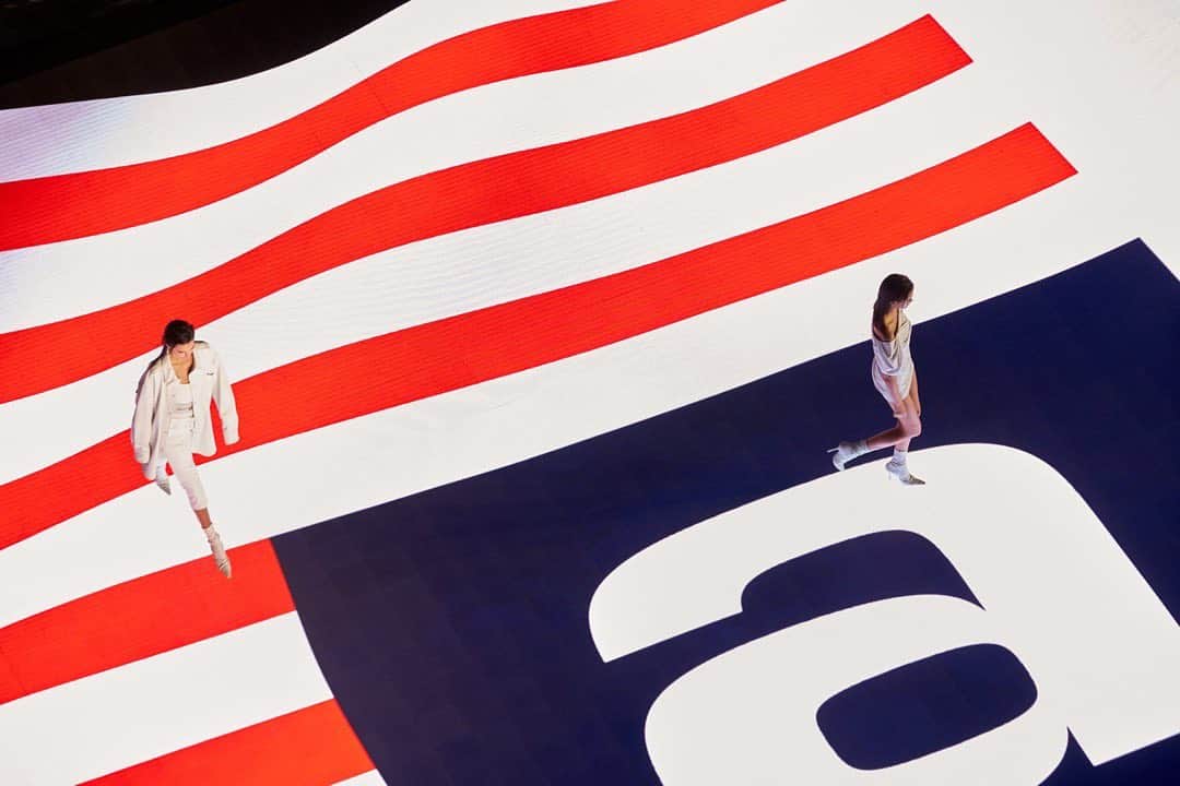 アレキサンダー・ワンのインスタグラム：「What #FourthOfJuly looks like at Wang. - Throwback to our #Collection12020 runway show stage.」