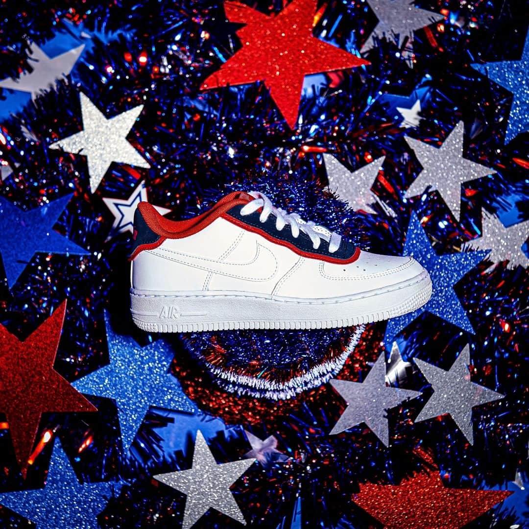Foot Lockerさんのインスタグラム写真 - (Foot LockerInstagram)「#4thOfJuly vibes. 🇺🇸🦅🎆💥 #Nike Air Force 1 LV8 Available Now, In-Store and Online  Men's and Kids  Tap To Shop!」7月5日 1時07分 - footlocker