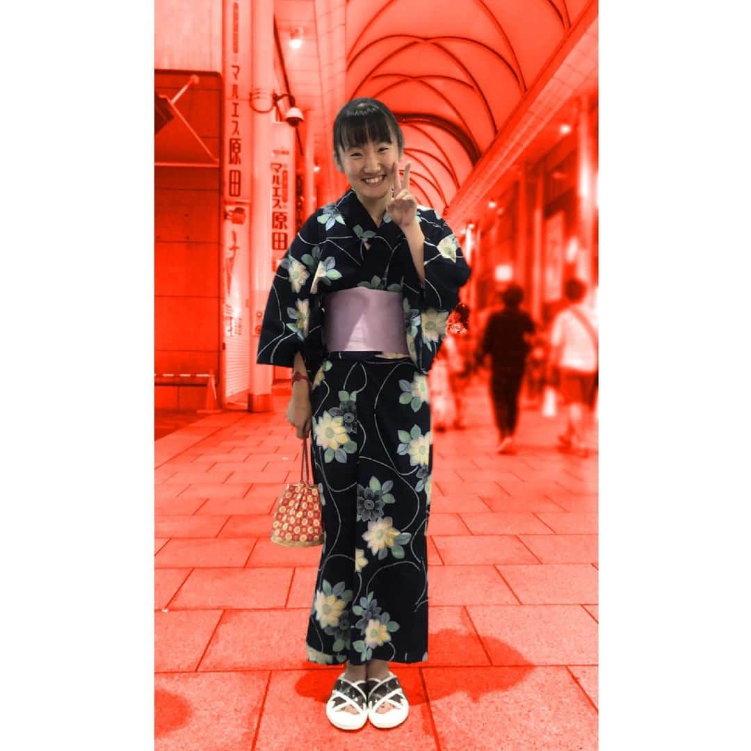 のインスタグラム：「Japanese girl wears SWAG by @brunobordese @valentinaserra10 . . www.brunobordese.com . . . . . . #japanese #girl #kimono #hiroshima #japan #market #picoftheday #redfilter #trip #swag #transparencies #sandal #white #leather #flipflop #brunobordese #fashion #madeinitaly #special #luxury #shoeslover #italianshoes #igshoes #summershoes #color #meetings」