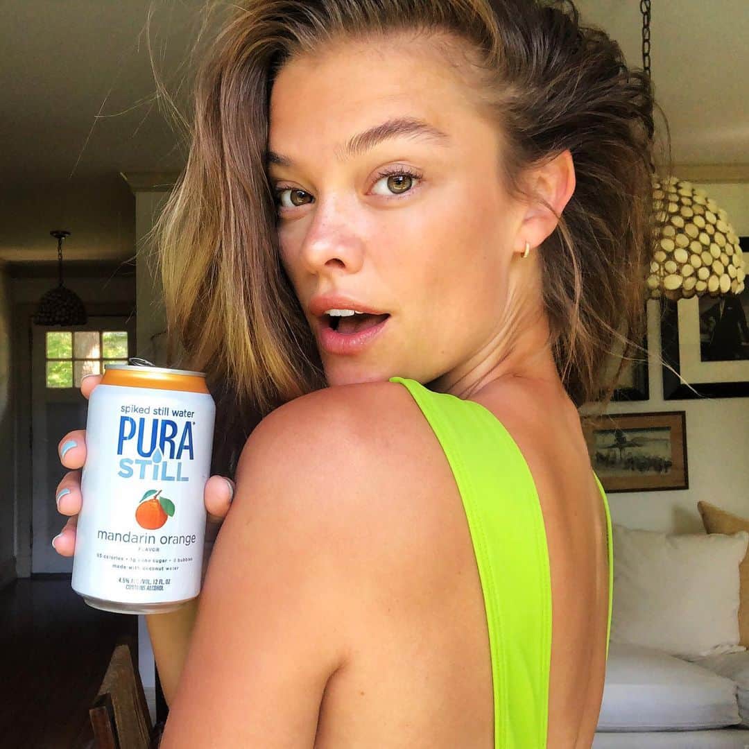ニーナ・アグダルのインスタグラム：「Happy 4th of July, guys! And happy birthday America 🎉 I’ll be taking over @purastill’s Instagram stories so if you wanna celebrate with me head over to their account! 😎 #ad #21+ #purastill」