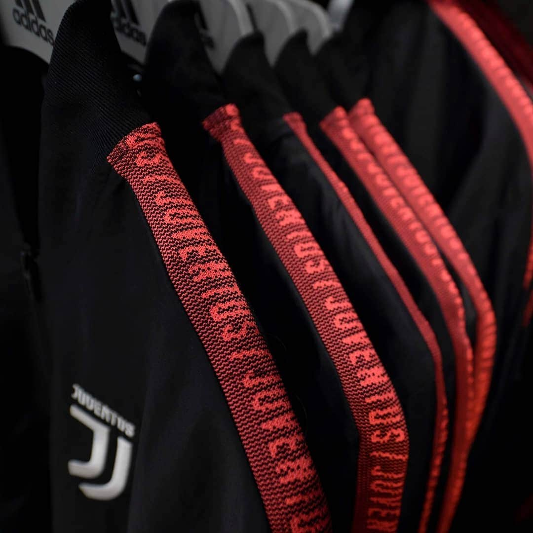 ユヴェントスFCさんのインスタグラム写真 - (ユヴェントスFCInstagram)「Introducing the new Juventus Flagship Store in Milano 🔥🔥🔥 #JUVEINMILAN #LiveAhead」7月5日 1時24分 - juventus