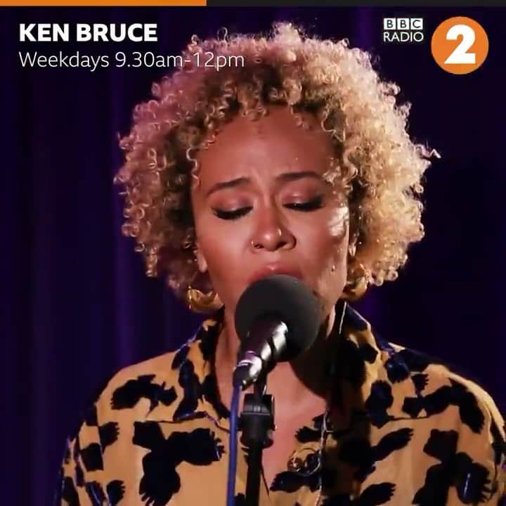 Emeli Sandéのインスタグラム：「My favourite song ever! Thinking about doing this one on tour, what do you think? Whitney is Queen forever ❤👑. Thank you Ken Bruce for having me in your piano room.」