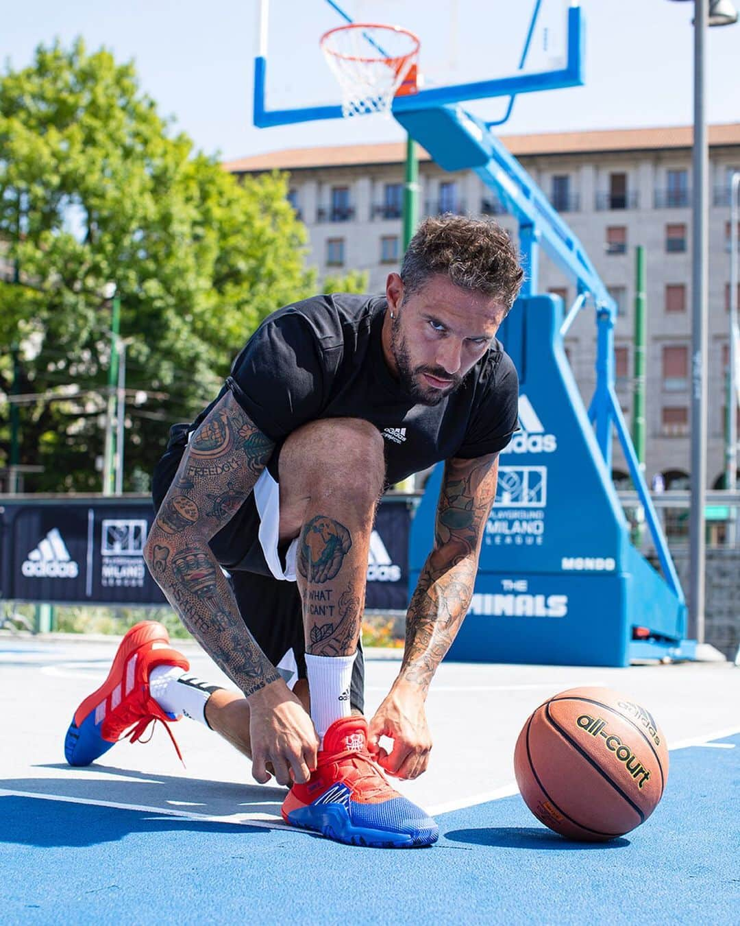 adidas Italiaさんのインスタグラム写真 - (adidas ItaliaInstagram)「Determination Over Negativity è il nostro motto!🏀 I basketball creators di Milano oggi scendono in campo in The Minals di @playgroundmilanoleague  #HereToCreate」7月5日 1時29分 - adidasita