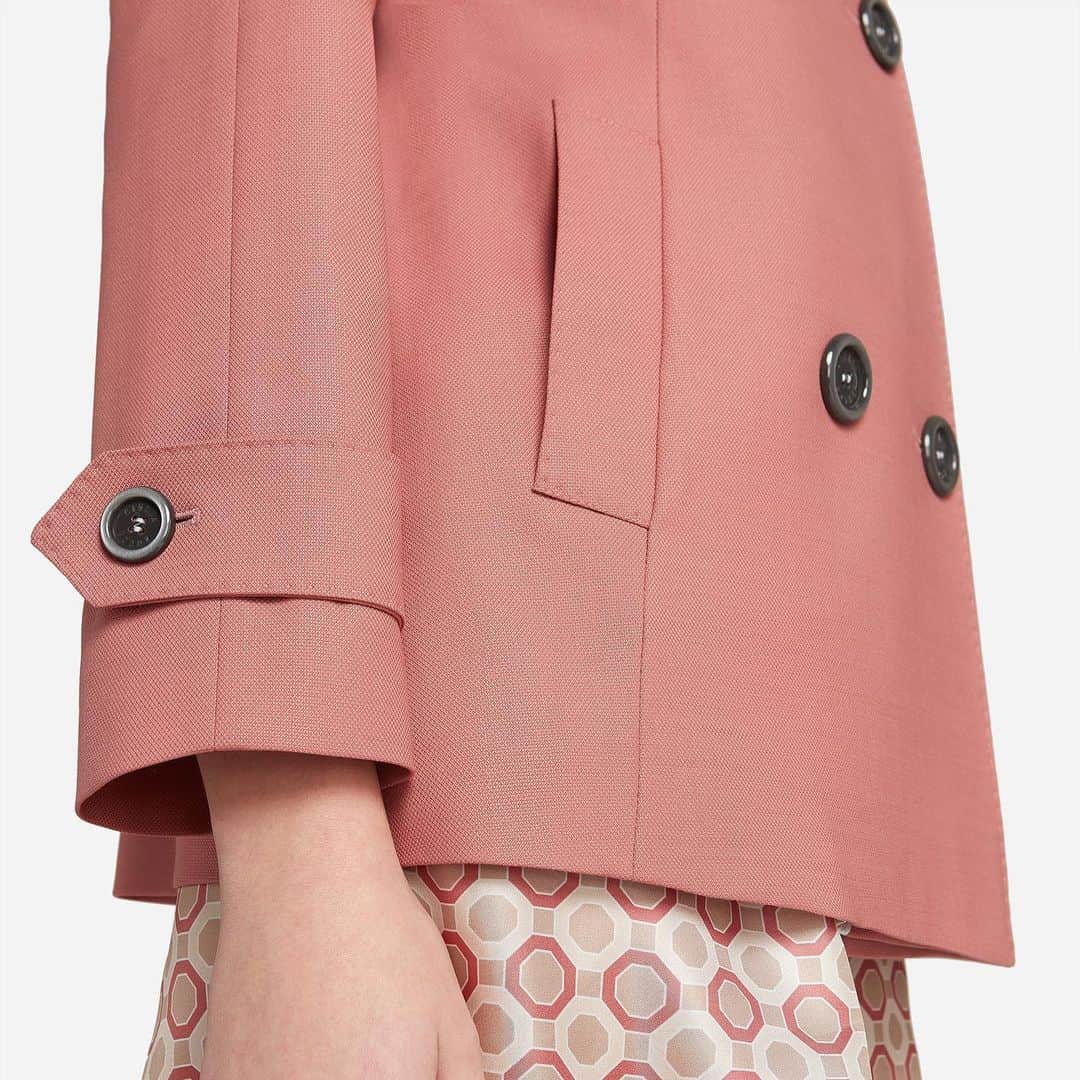 シンツィアロッカさんのインスタグラム写真 - (シンツィアロッカInstagram)「You’ll love this shade of pink and the texture! Jacket available at cinziarocca.com  #cinziarocca #colortrend #fashionalert #effortlesscharm」7月5日 1時31分 - cinziarocca
