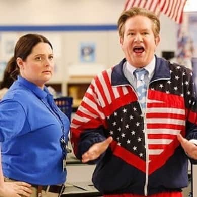 ローレン・アッシュさんのインスタグラム写真 - (ローレン・アッシュInstagram)「Happy 4th from these 2 Canadians! #superstore」7月5日 1時41分 - laurenelizabethash