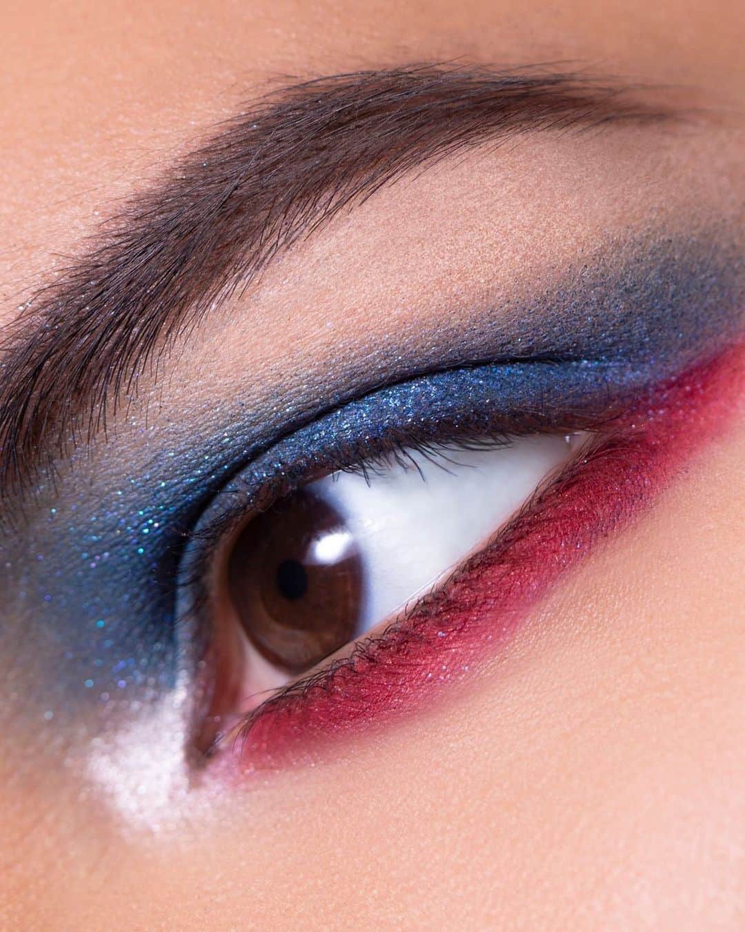 Smashboxのインスタグラム：「This is how you do 4th of July even if there’s nothing red, white or blue in your closet RN. 🇺🇸 ⠀⠀⠀⠀⠀⠀⠀⠀⠀ Tag us in your star-spangled look with #mysmashbox and we may make you famous in our feed.」