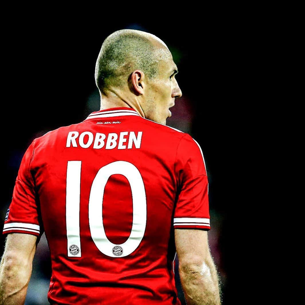 バイエルン・ミュンヘンさんのインスタグラム写真 - (バイエルン・ミュンヘンInstagram)「One of the most amazing careers in world football has come to an end, but legends live forever. @ArjenRobben」7月5日 1時37分 - fcbayern