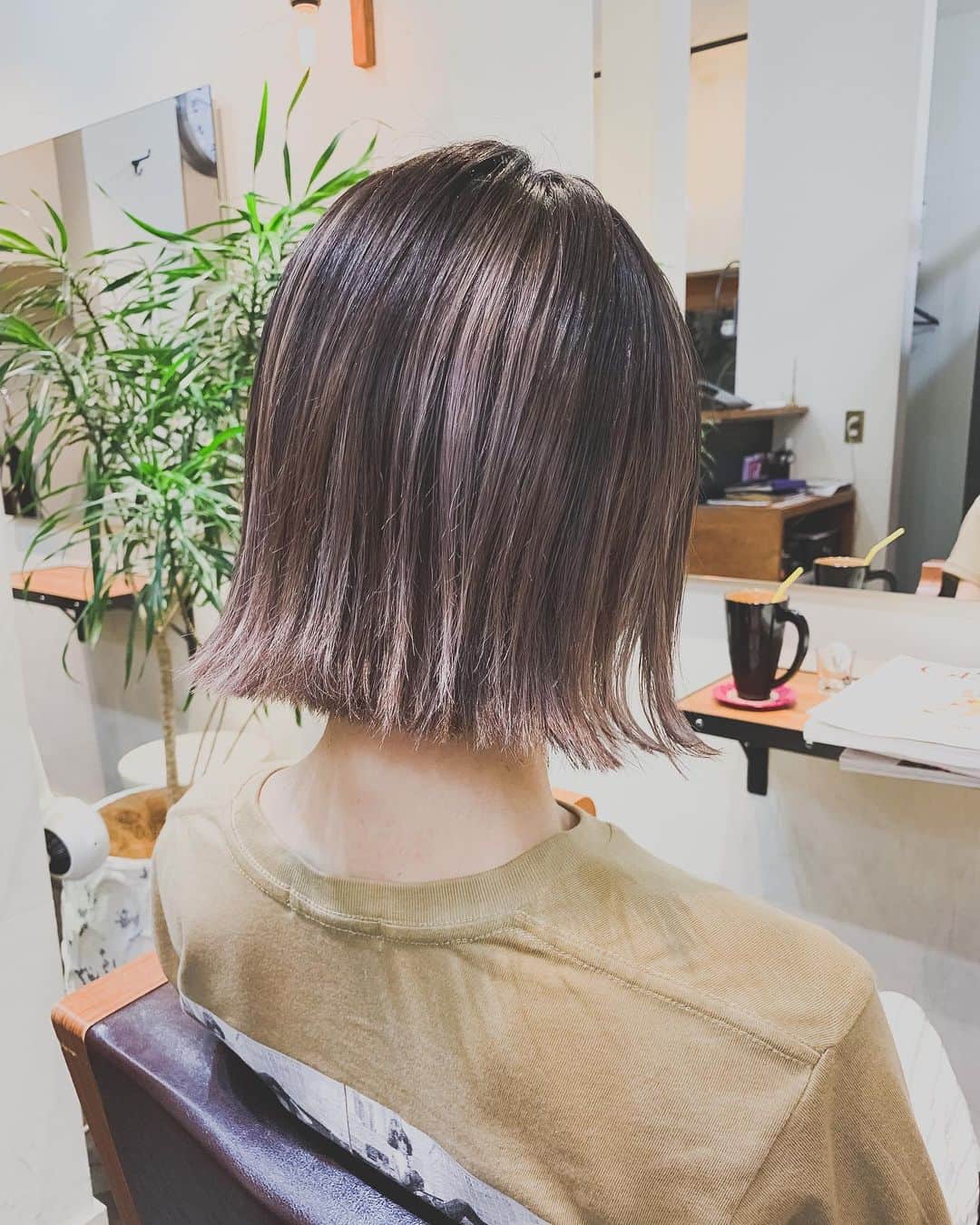 ユコ=カティのインスタグラム：「滝沢カレンちゃん。。。💕 。。。。じゃない！！😂💥笑！！ ヘアカットカラーしてもらったよ〜🥰💕ふふ〜  #ヘアスタイル #いつものRumina♡ #後ろから見たら滝沢カレン風味でとりあえず盛り上がる夜のRumina🌙✨😂笑」