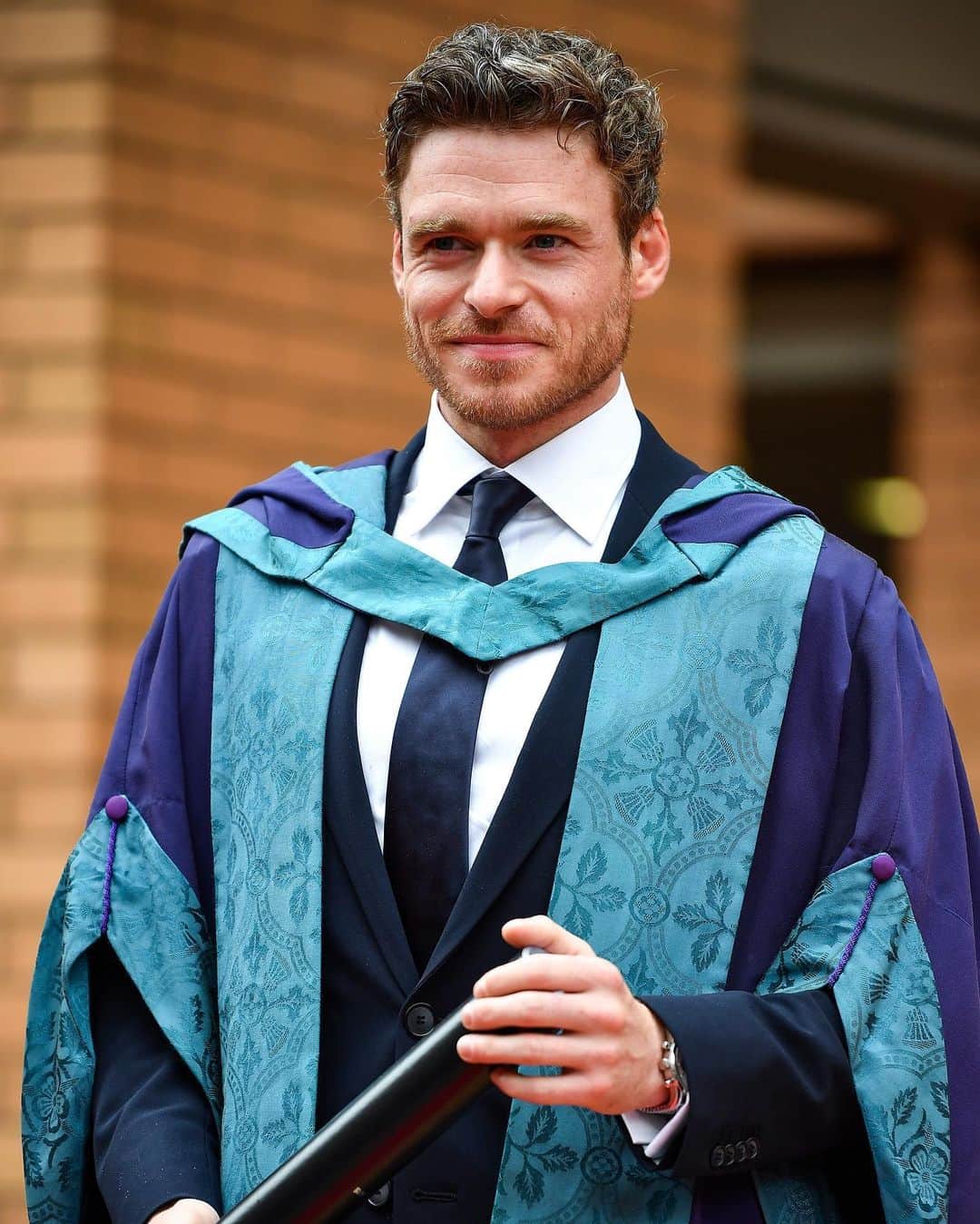 Just Jaredさんのインスタグラム写真 - (Just JaredInstagram)「@maddenrichard receives an honorary degree for his contribution to drama from the Royal Conservatoire of Scotland! #RichardMadden Photos: Getty」7月5日 1時51分 - justjared