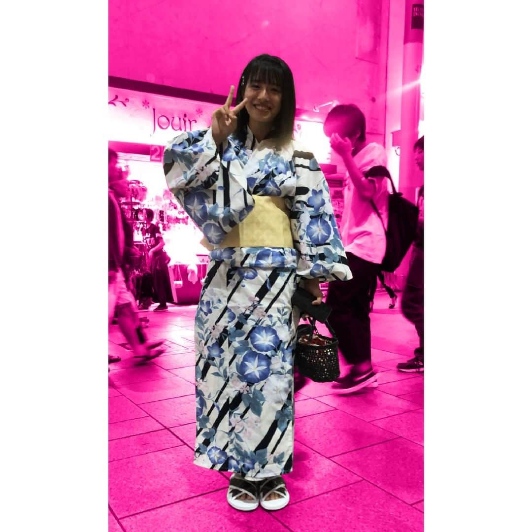 のインスタグラム：「SWAG in Japan . . Buy now www.brunobordese.com . . @brunobordese @valentinaserra10 . . . . . . . . #japanese #girl #kimono #hiroshima #japan #market #picoftheday #pinkfilter #trip #swag #transparencies #sandal #white #leather #flipflop #brunobordese #fashion #madeinitaly #special #luxury #shoeslover #italianshoes #igshoes #summershoes #color #meetings」
