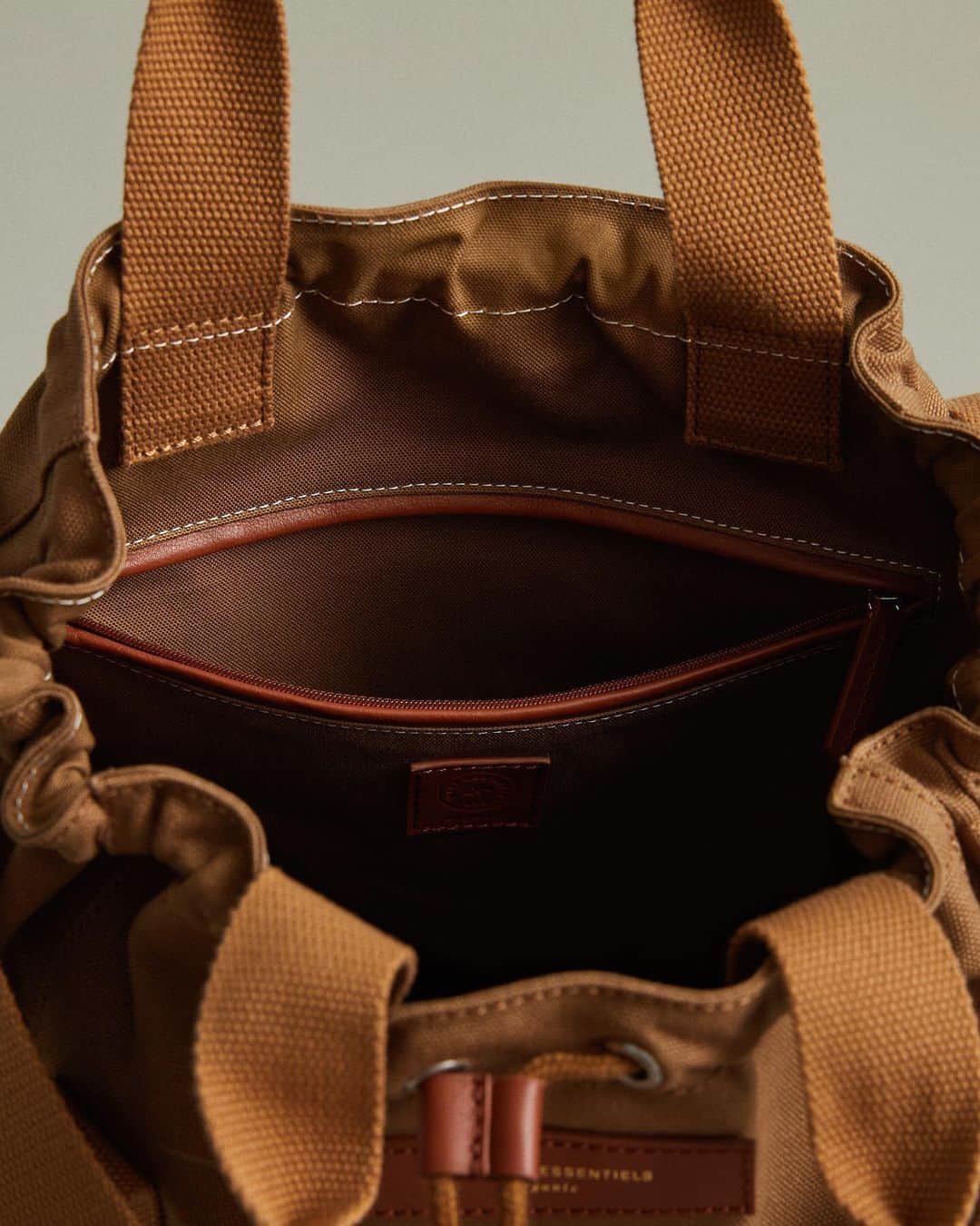 ウォントのインスタグラム：「Meet the Cesaire: drawstring pockets provide spacious compartments for books, to laptop or a change of clothes. Shop the new bucket bag in the link in bio. — #wantlesessentiels #newarrivals #unisex #fashion #bucketbag #bag」