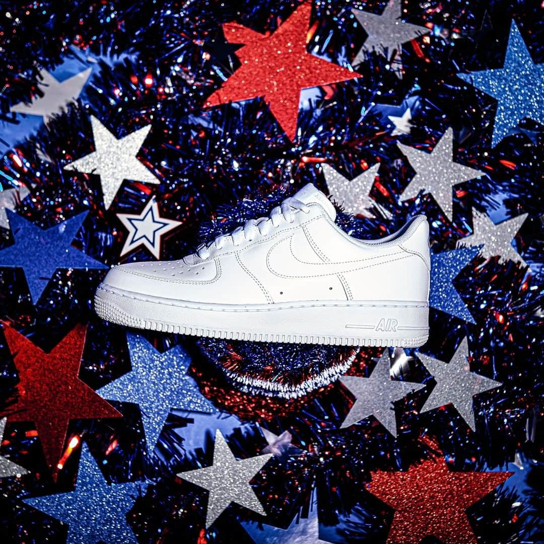Foot Lockerさんのインスタグラム写真 - (Foot LockerInstagram)「#4thOfJuly vibes. 🇺🇸🦅🎆💥 #Nike Air Force 1 'White/White'  Available Now, In-Store and Online  Men's and Kids  Tap To Shop!」7月5日 1時55分 - footlocker