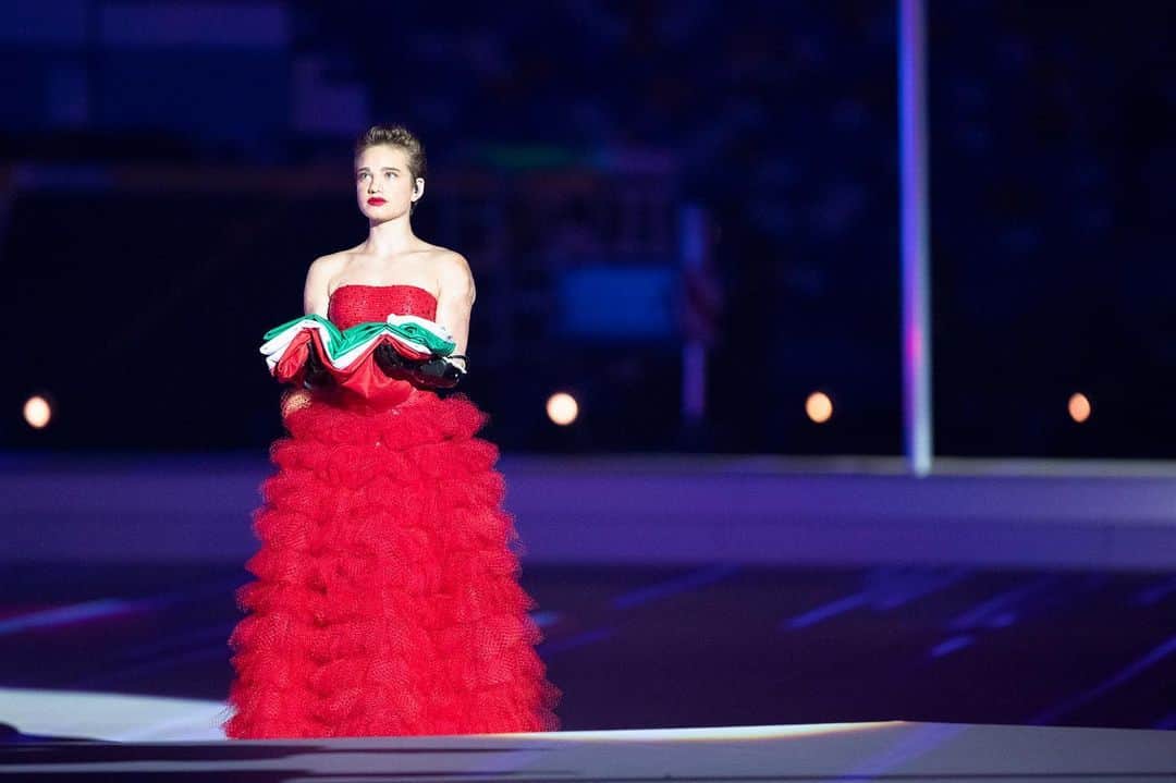 Armani Officialさんのインスタグラム写真 - (Armani OfficialInstagram)「Paralympic gold medalist @bebe_vio carried the Italian flag at the opening of the @napoli2019 Summer Universiade wearing a #GiorgioArmaniPrivé dress. @balichws #Napoli2019 #Universiade」7月5日 1時57分 - emporioarmani