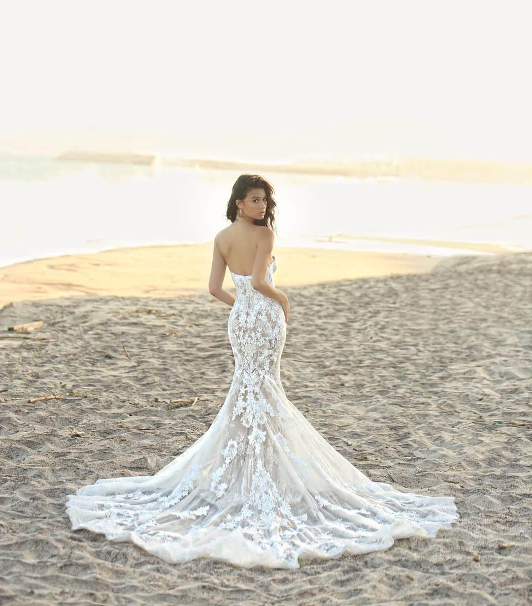 Wedding Lifeのインスタグラム：「So romantic!❤️ ”NOLEN” @enzoani Tag your bridetribe •  @enzoani @enzoani  @enzoani」