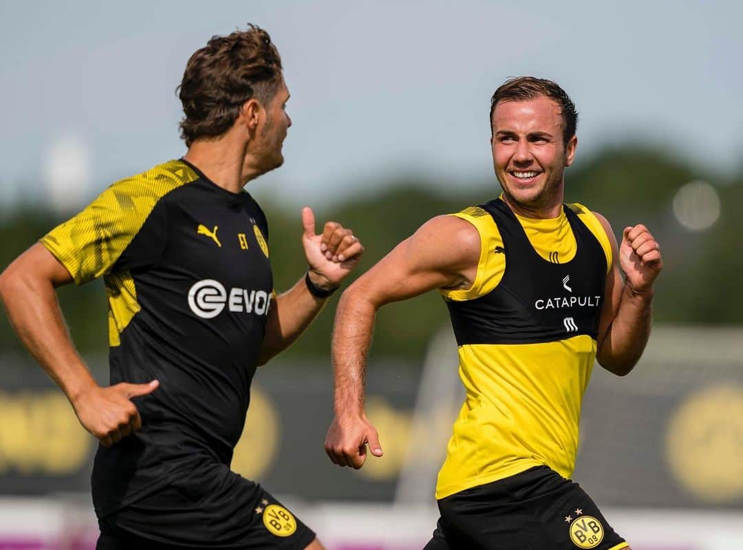 ボルシア・ドルトムントさんのインスタグラム写真 - (ボルシア・ドルトムントInstagram)「☀️➕⚽️👉😄 #bvb #borussiadortmund #bvb09 #training #mariogötze #marcelschmelzer #lukaszpiszczek #mariuswolf #romanbürki」7月5日 2時02分 - bvb09