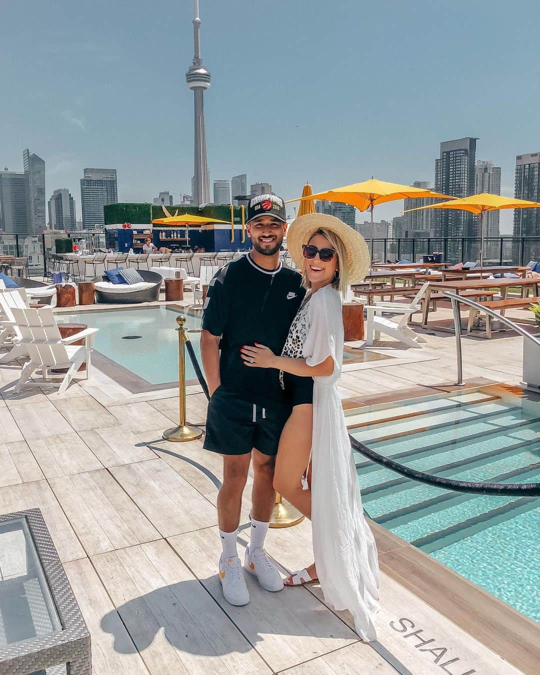 Stephanie Sterjovskiさんのインスタグラム写真 - (Stephanie SterjovskiInstagram)「Part 2. of our anniversary fun at @chezlavelle rooftop soaking up all of the sunshine, drinks & eats 🍹🍱🍤💦Love my city in the summaaa & love my @nealjolly to pieces 💕 #torontostaycation #chezlavelle #kingwest #teamjolly」7月5日 2時04分 - stephsjolly
