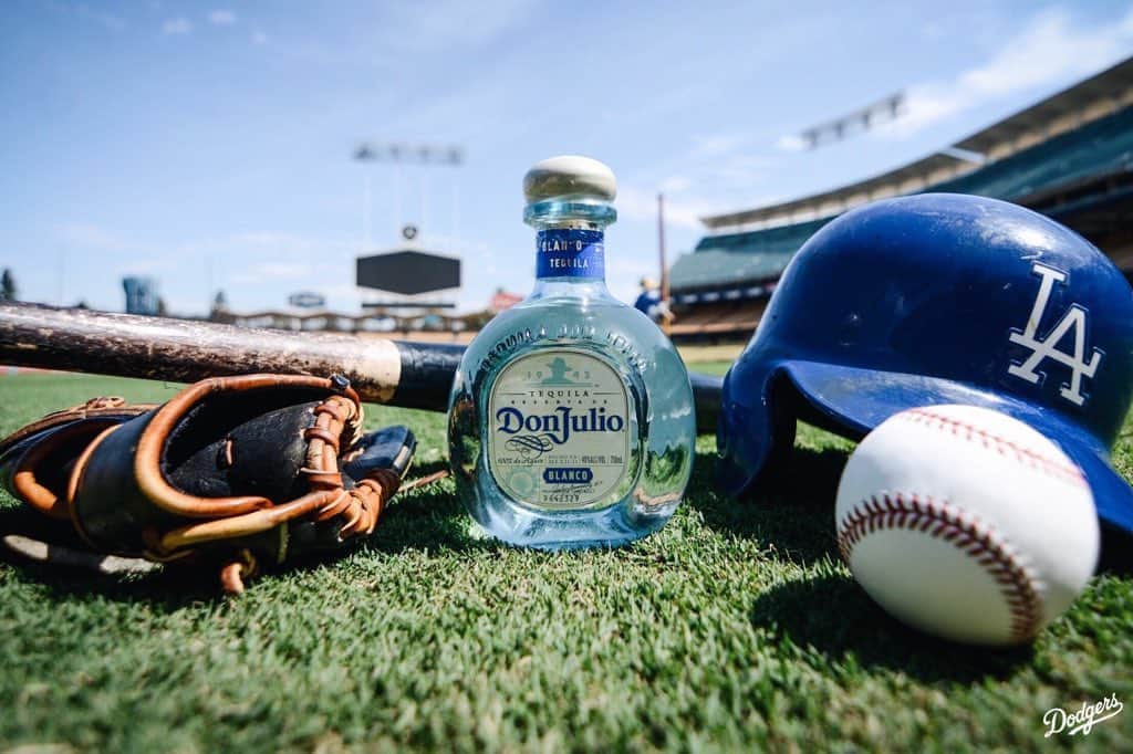 Los Angeles Dodgersさんのインスタグラム写真 - (Los Angeles DodgersInstagram)「Celebrate this #FourthofJuly series with a Don Julio cocktail in hand as you watch the Boys in Blue take on the Padres!」7月5日 2時26分 - dodgers