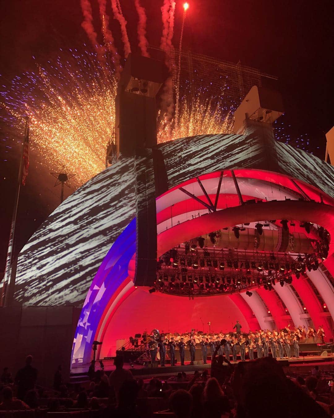 ジェリー・ライアンのインスタグラム：「Happy Birthday, America! 🇺🇸🎆🎇🗽」