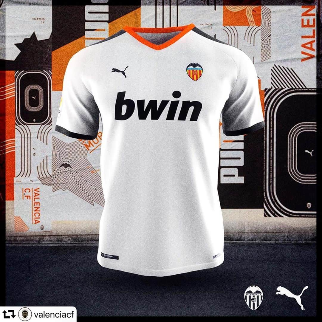 LFPさんのインスタグラム写真 - (LFPInstagram)「A new skin for @valenciacf by @pumafootball ⚽️🔝 • #ValenciaCF #Puma #LaLiga #LaLigaSantander」7月5日 2時32分 - laliga