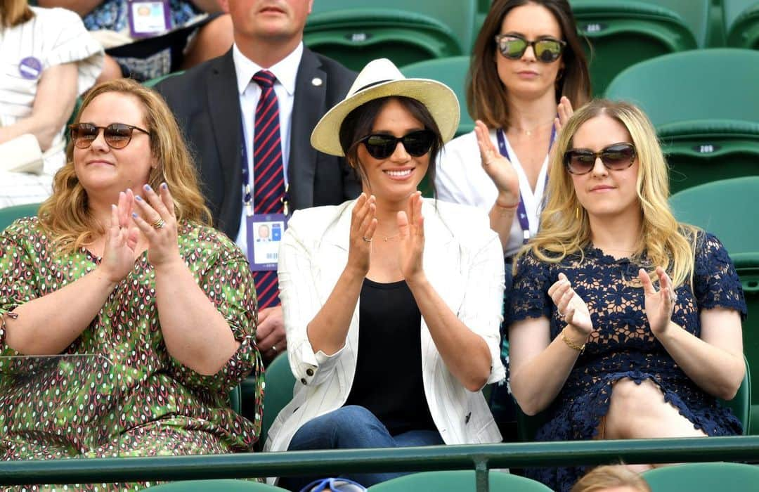 WTA（女子テニス協会）さんのインスタグラム写真 - (WTA（女子テニス協会）Instagram)「#MeganMarkle takes in the @serenawilliams match 😍🤩 #Wimbledon」7月5日 2時36分 - wta