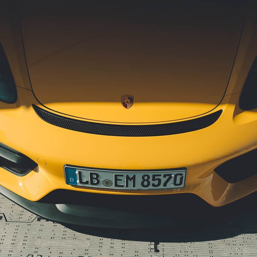 Porscheさんのインスタグラム写真 - (PorscheInstagram)「The new #718CaymanGT4 and #718Spyder take centre stage @fosgoodwood #PorscheFoS #Porsche #Goodwood __ Combined fuel consumption in accordance with EU 6: 718 Spyder: 10,9 l/100 km; CO2 emissions 249 g/km; 718 GT4: 10,9 l/100 km; CO2 emissions 249 g/km」7月5日 2時42分 - porsche