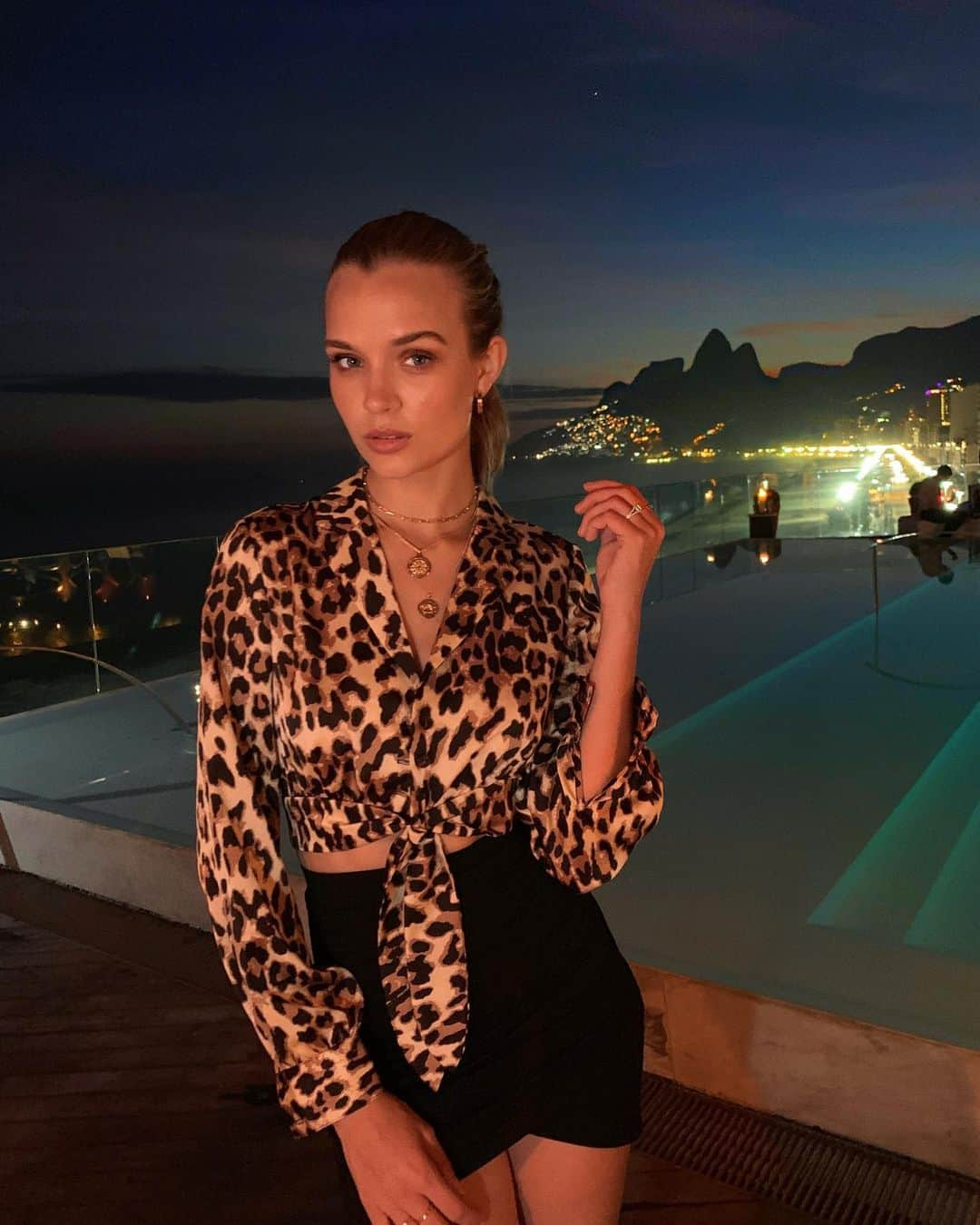 ジョセフィン・スクリヴァーさんのインスタグラム写真 - (ジョセフィン・スクリヴァーInstagram)「🐯🦁🐯 If you were an animal what would you be? #revolvearoundtheworld @revolve」7月5日 2時51分 - josephineskriver