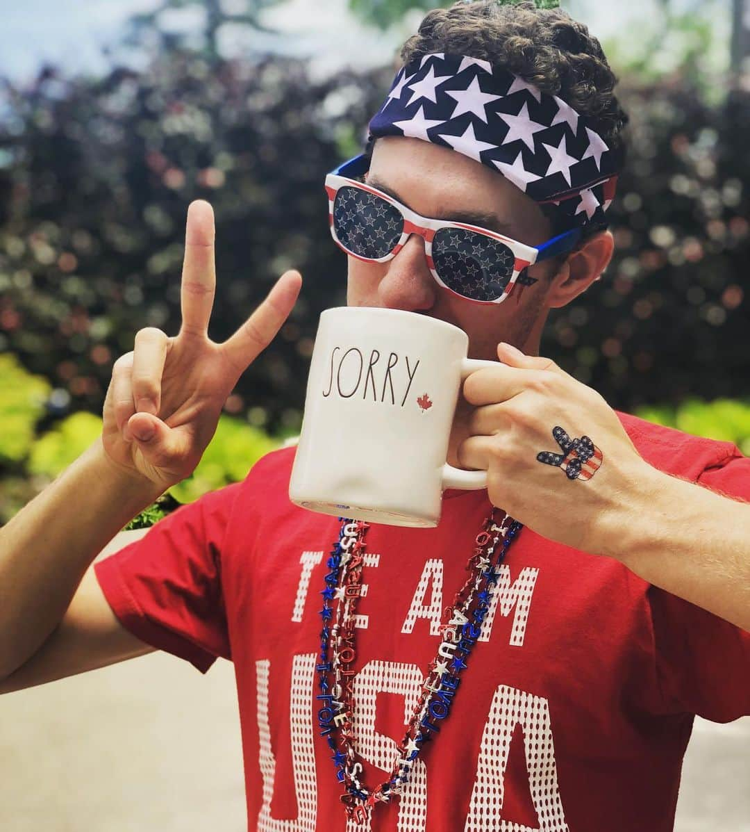 ジェイソン・ブラウンさんのインスタグラム写真 - (ジェイソン・ブラウンInstagram)「🇺🇸 Happy 4th of July!!! 🇺🇸 • Wishing everyone back in the States a great day! Sending lots of red, white, and blue love from Canada! 今日はアメリカの独立記念日です！❤️😘💙」7月5日 2時44分 - jasonbskates