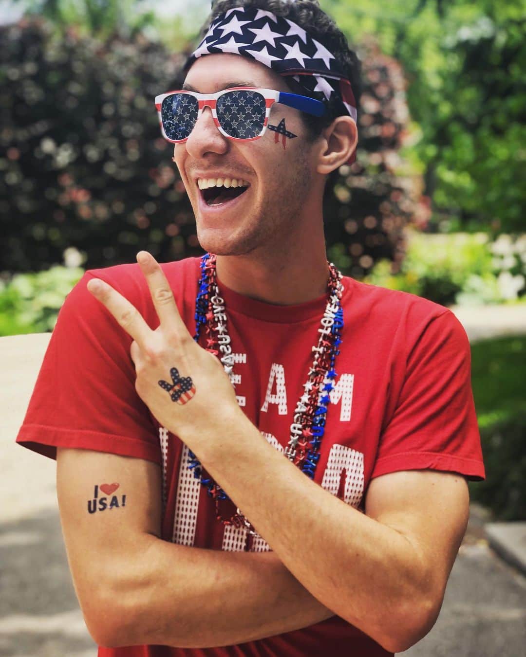 ジェイソン・ブラウンのインスタグラム：「🇺🇸 Happy 4th of July!!! 🇺🇸 • Wishing everyone back in the States a great day! Sending lots of red, white, and blue love from Canada! 今日はアメリカの独立記念日です！❤️😘💙」