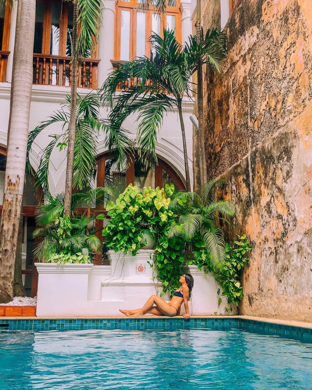 BEAUTIFUL HOTELSさんのインスタグラム写真 - (BEAUTIFUL HOTELSInstagram)「An absolute oasis in the midst of the bustling streets of Cartagena. 🌿@casasanagustin provides the ultimate luxury experience, all while making you feel right at home. 🏠 The pool surrounded by lush greenery is the perfect spot to spend the afternoon after exploring Colombia. Tag a friend you would like to relax here with! ( 📸: @kellyzdanowicz 📍: Casa San Agustin, #Cartagena Colombia)」7月5日 2時47分 - beautifulhotels